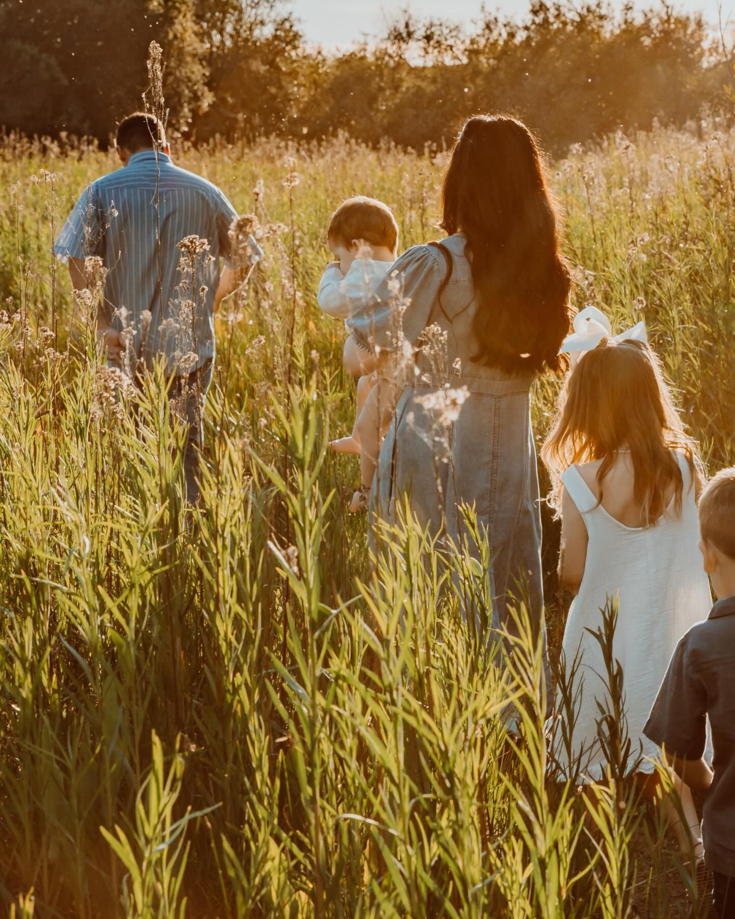 I’ve been so lucky to watch this sweet family grow from behind my lens, from when they had just one baby in the belly, and now their sessions are filled with laughter and games and giggles. Photography is a blessing I don’t take for granted. Thank you for trusting me with keeping these moments for your family. ✨