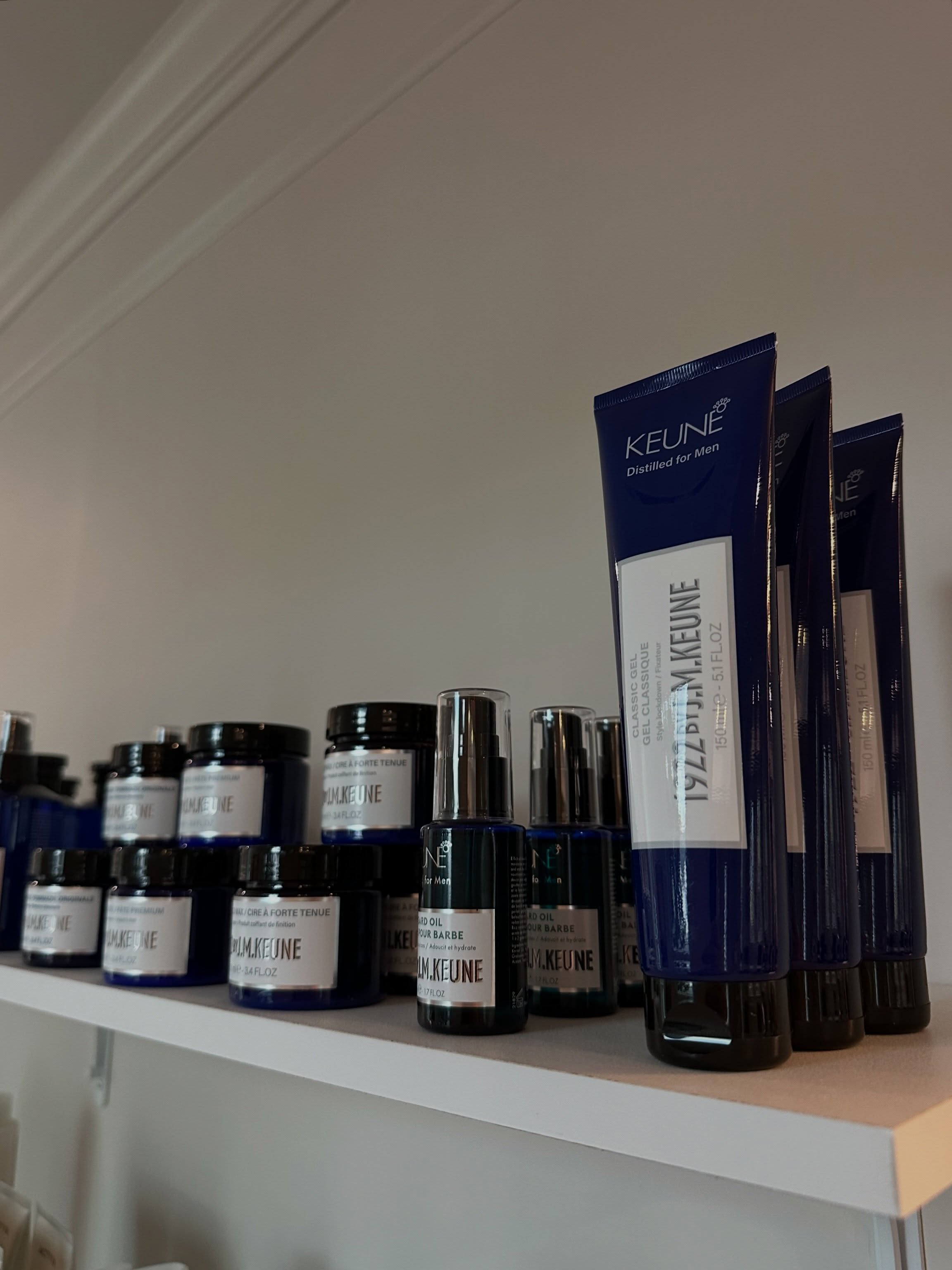 New at L’Elegance | 1922 by @keunehaircosmetics is here.
Elevate your grooming routine. We’re proud to introduce 1922 by J.M. Keune, a premium men’s haircare line rooted in over a century of craftsmanship. Born from the vision of founder Jan Keune in 1922, this iconic collection brings barbershop heritage into your everyday routine with timeless styling staples for hair and beard.
Because every man deserves to look his best, and now you can find it right here at the salon. 💙
📍 Ask us about the full line at your next visit.
🔗 Book in bio
#mensgrooming #haircare #salonlife #keunehaircosmetics #1922byjmkeune