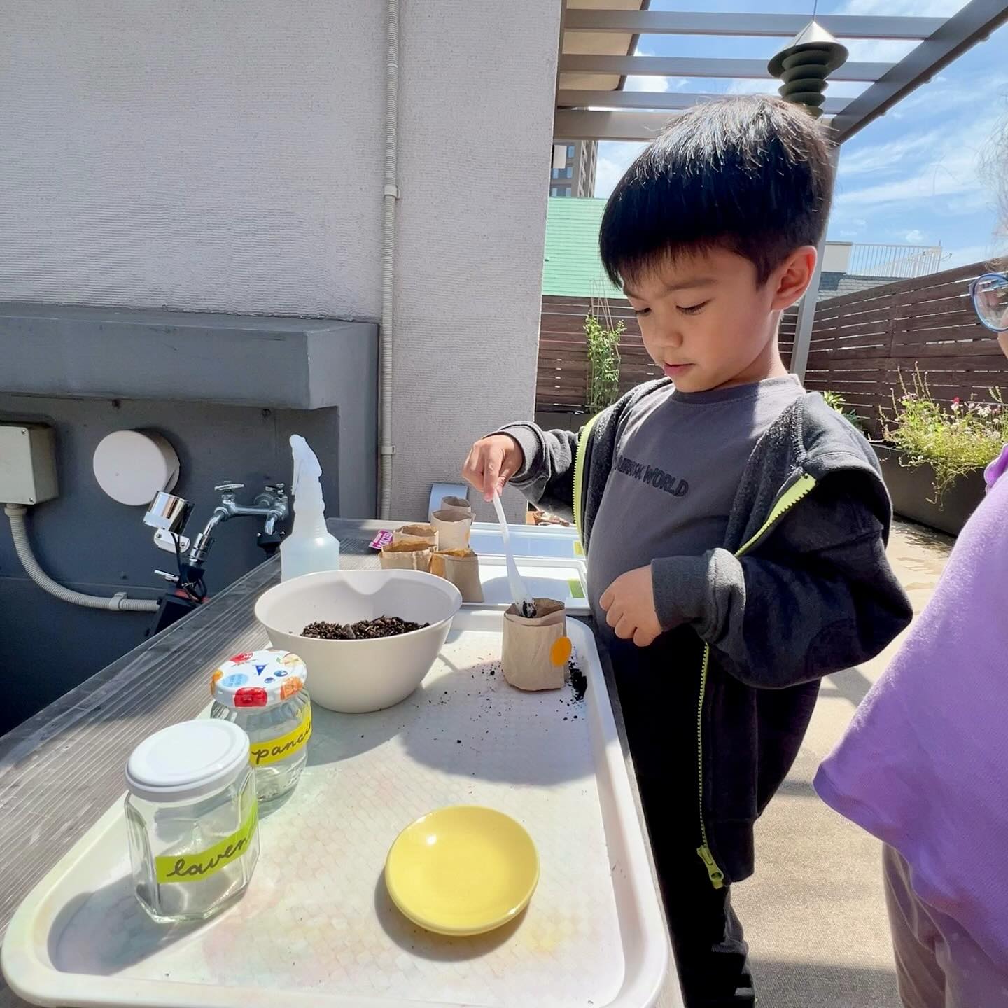 As a new month begins, the classroom is thoughtfully refreshed to reflect the season. Order, beauty, and intention in the environment invite children to settle in, explore, and begin their work with calm focus. 🌿
Save for calm classroom inspiration.