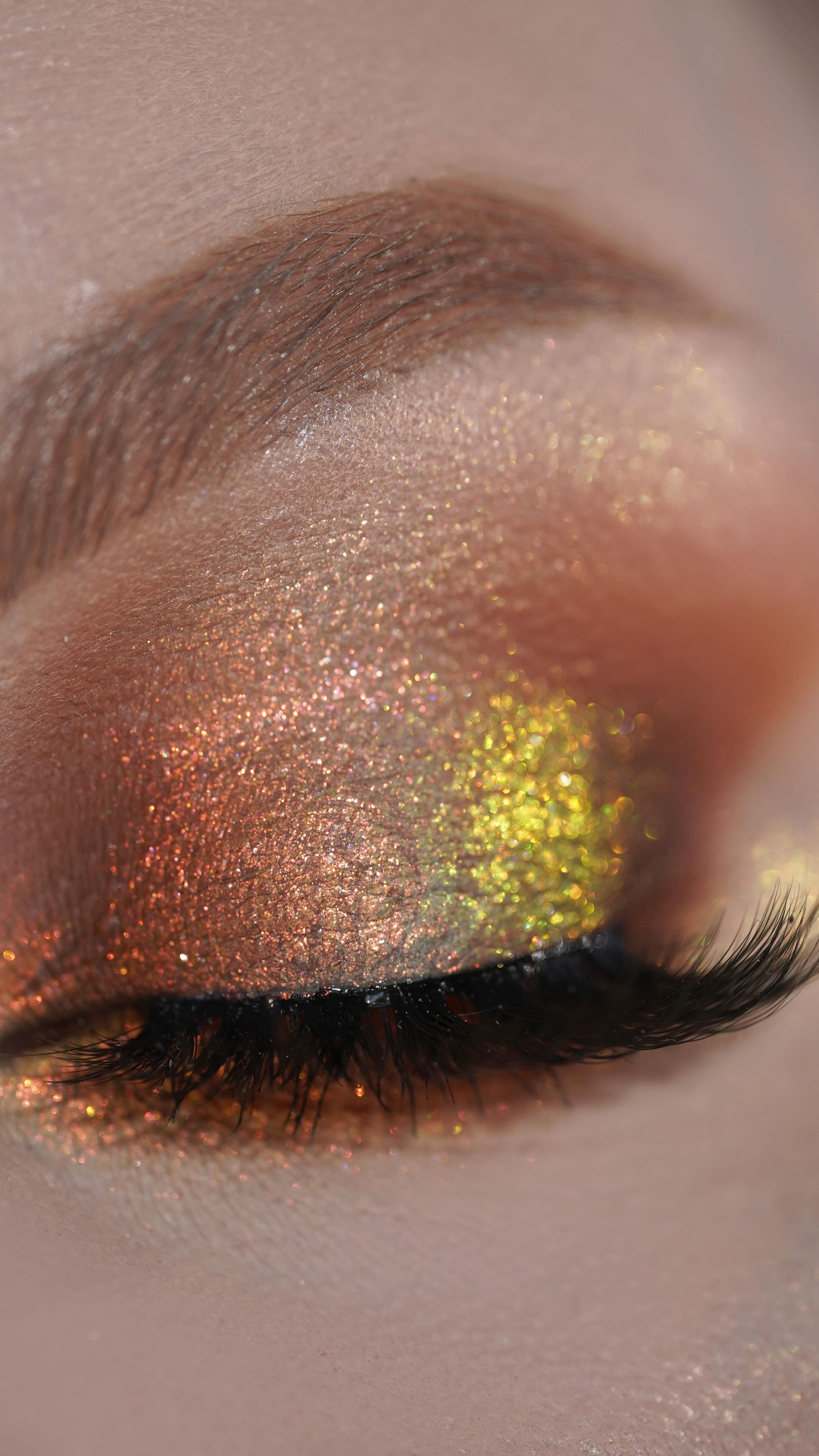 Stardust Mirage is an absolutely stunning shade—truly one of a kind. And right now, you can enjoy 25% off the entire collection with the code FLASH25. Don’t miss out ✨
#thepastelroses #makeup #eyeshadows #indiemakeup