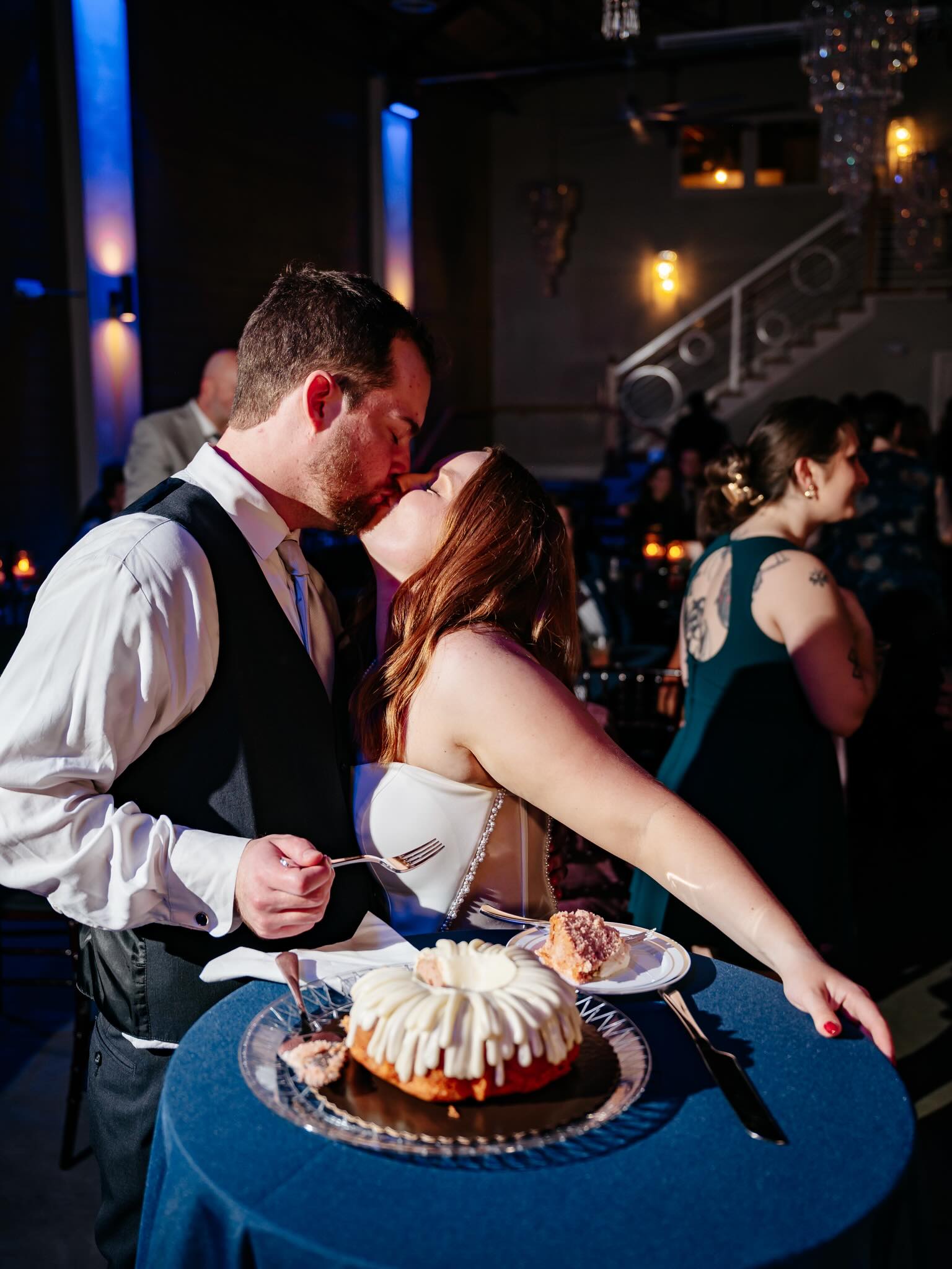Opt for a more informal Cake cutting during dance time!✨🪩
-
Wedding Management: @philosofi.celebrations
Photography & Videography: @igmw.photography
Venue: @themissiontheatrekc
Floral Design: @tlalli.florals
Hair & Makeup: @naturallyyouartistry
Gown: @truesociety_bellevogue
Shoes: @christianlouboutin
Rings: @spratfordfinejewelry
Menswear: @menswearhouse
Bridesmaids: @azaziebridal
Bridesmaid Jewelry: @etherealbloomjewelry
Entertainment: @platinumdjkc
Catering: Premier Catering of KC
Dessert: @nothingbundtcakes
Photo Booth: @kcphotoboothco
Couple: @kendall_lemke & milesschild
-
#cakecutting #DanceTime #DJ #Reception #cake
DJ Company, dance, cake, cutting, production, entertainment, reception, ceremony, Mission Theatre, wedding