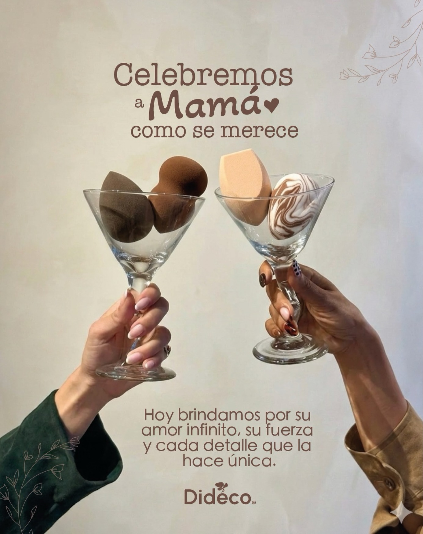 🥂 En este Día de la la Madre, en Dideco brindamos por todas esas mujeres increíbles que hacen del amor su mayor fortaleza. 💖
#diadelamare❤️ #mama #mayo2026 #ecuador #belleza