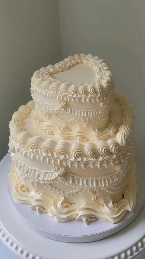 When 2 hearts meet together to become π€π€π€
#vintagecake #victorian #weddingcake #cakeinspo #cakereels