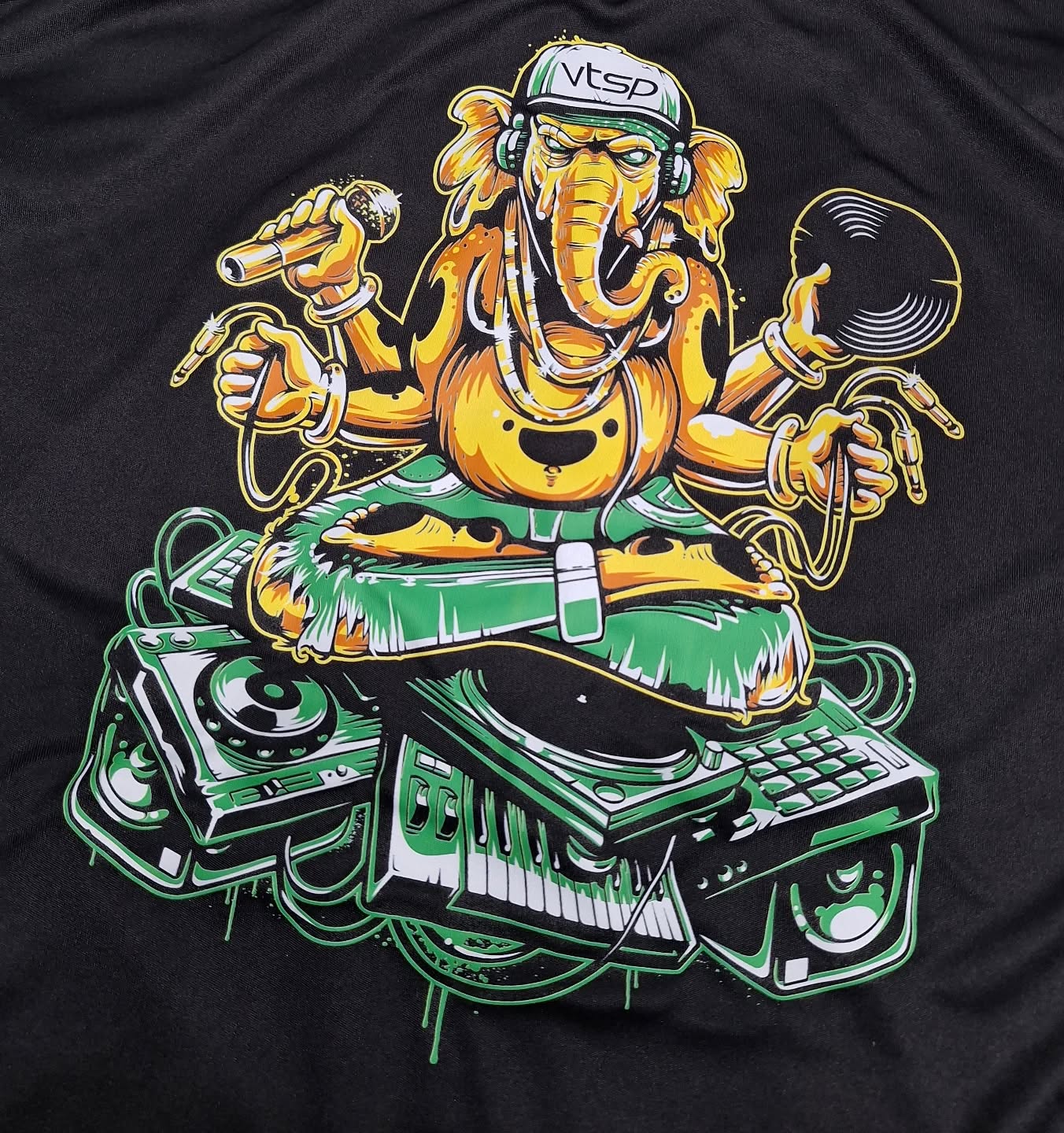@v_t_s_p #screeprinting #merch #t-shirts #shirtshop