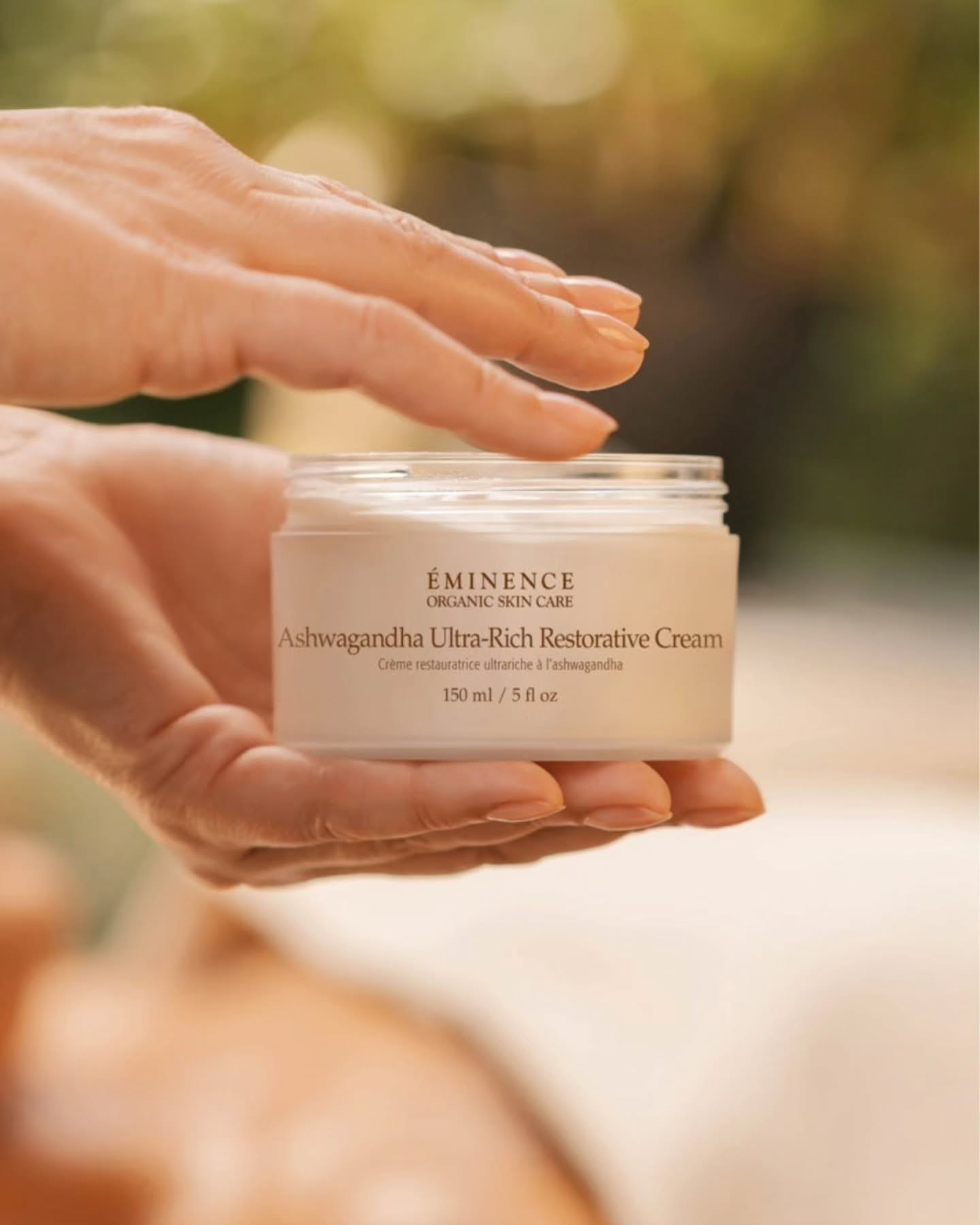 Leave a 💧 below if you've been loving this rich, velvety cream for hydrated skin!
89% of users noted that moisture in their skin was restored* Dry skin doesn't stand a chance against our Ashwagandha Ultra-Rich Restorative Cream😍
*In vivo study results after 14 days.
__________
Reposted @eminenceorganics
#EminenceOrganics #HydratedSkin #DrySkin #PureForest #SkinCareRoutine