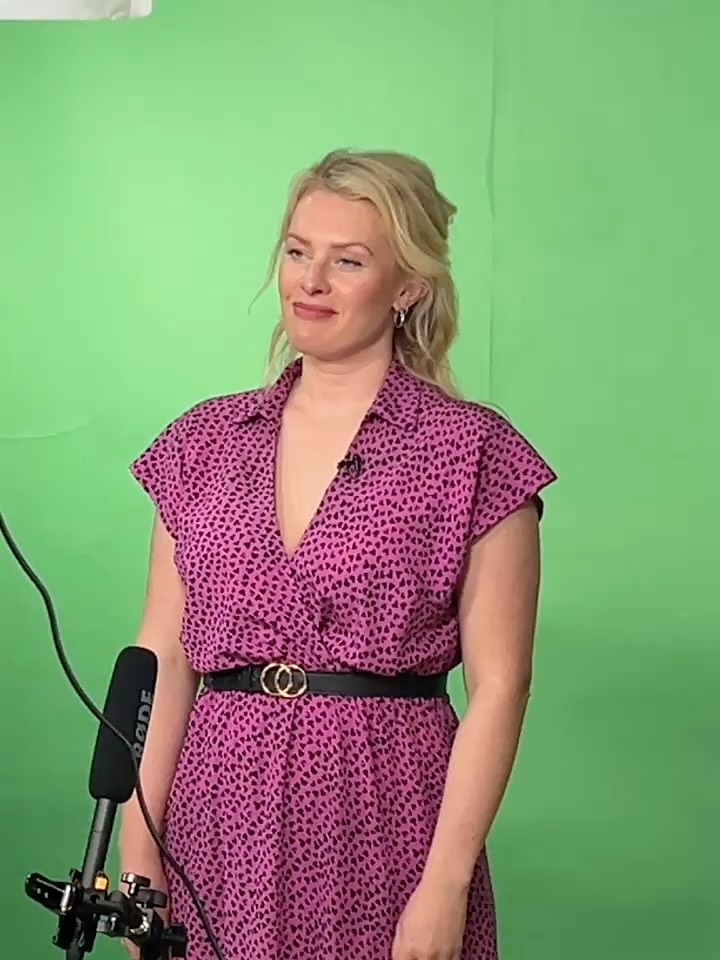 “You’re not a Presenter you’re a personality.”
Lesson no.1 *takes note*
I’ve done a lot of in-person presenting over the last 10+ years and how you make your audience feel is the biggest part of the job. Lesson no.1 shouldn’t haven’t come as a surprise when I headed in to my onscreen presenter training and yet I had to make a mental shift, not to play the part of a presenter but to bring my full self to the job.
I loved the course with @thepresenterstudio! We got stuck straight in, were given loads of really useful information and the whole vibe was really relaxed, fun and creative. Highly recommend if this is your vibe.
It was also a blast with my fellow presenters @sharniyassingsta @jamieleahey01 and @zoedolcevita who were bonkers and lovely in equal measure 😂❤️
I’m really excited to put everything I’ve learnt into practice. Watch this space.
➡️ oh! And swipe to the end to see a blooper 🤦🏼♀️
#presenter #tv #corporatevideo #actress #voiceactor