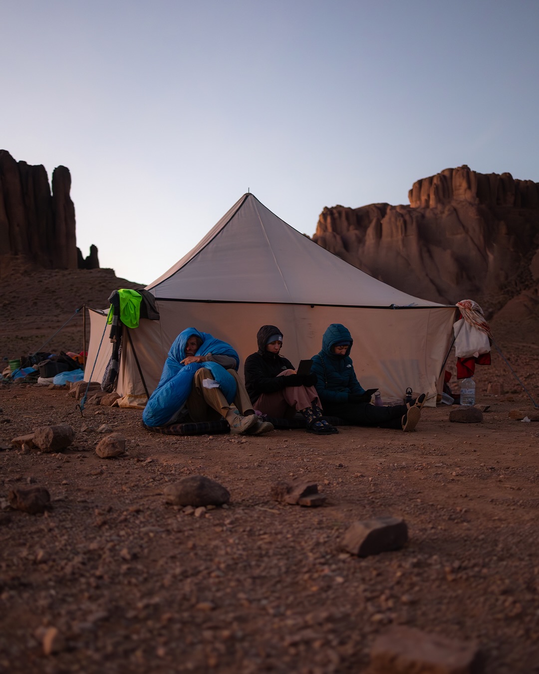 Thereâs âscenicâ, and there thereâs waking up on the edge of a Moroccan valley at first light.
#morocco #desert #sunrise #backpacking #hiking