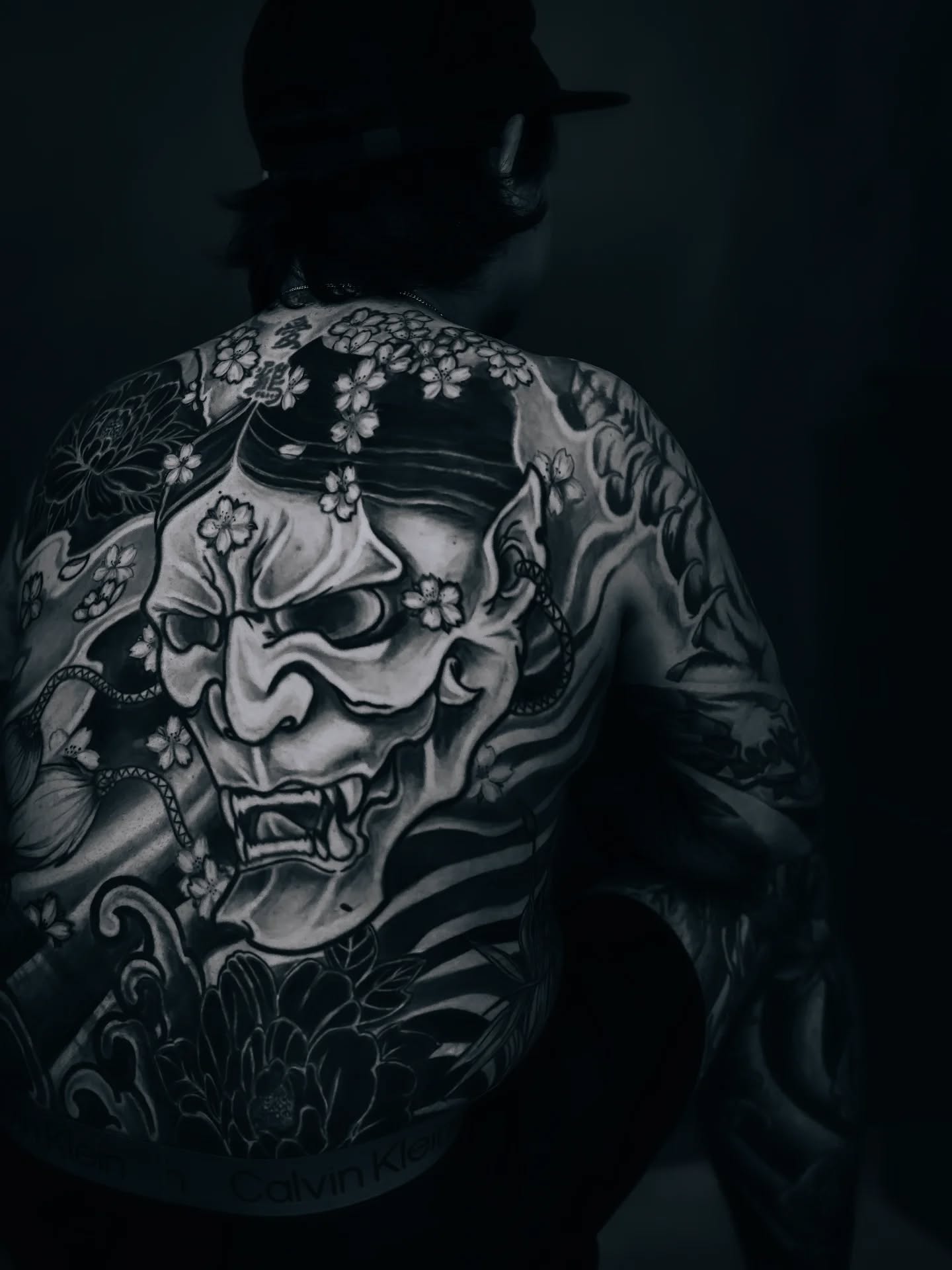 "Hannya mask symbolizes the dangerous intensity of human emotions and acts as a, often protective, talisman against evil spirits. "👹
#zentattoo #hannya #tattoo #japanesetattoo #backpiece