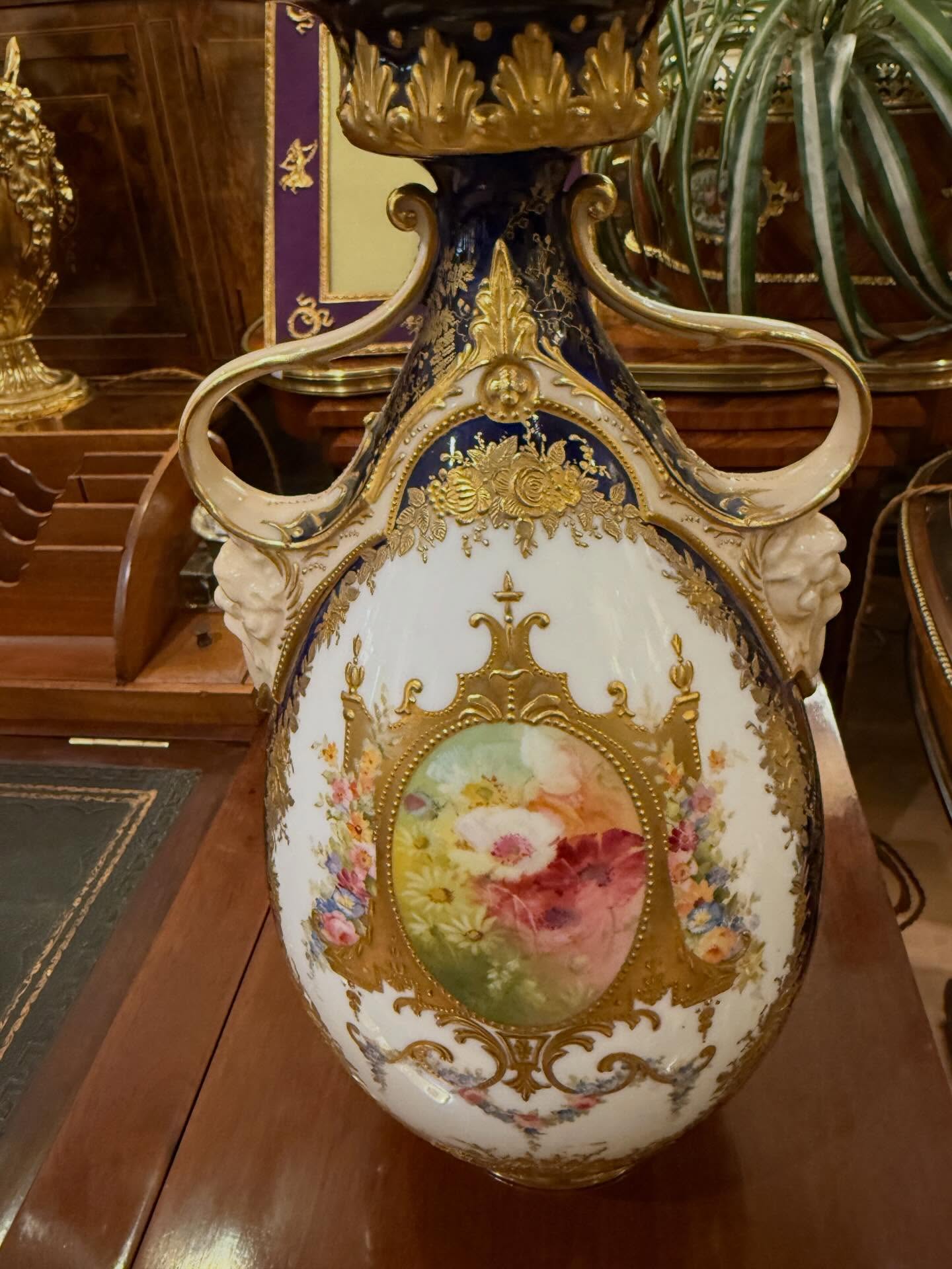 Fine Doulton porcelain vase#raised gilding#beautifully handpainted#antique#objetd’art#portobello