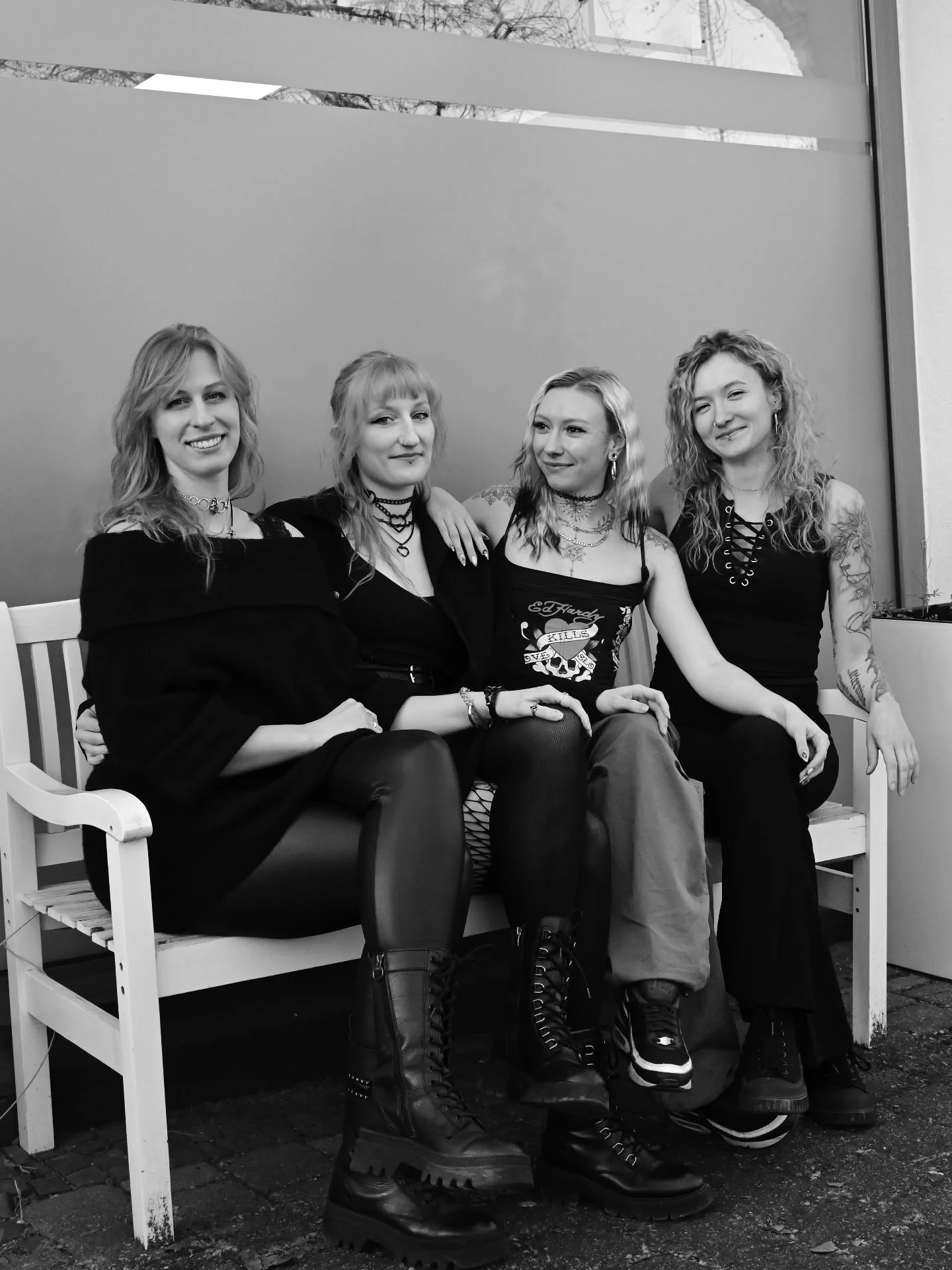 Huhu 👋🏻
Wir sind das Team vom Tattoostudio "Atelier Felis Leo" in Bochum: Roxane, Alanis, Emilia und Isabella!
Besucht doch gerne mal unsere Seiten und schaut, was wir so Schönes zaubern ☺️ Wir freuen uns auf den nächsten Termin mit dir!
@roxane_kressin - @misspumpkin_tattoo - @missbehavior_tattoo - @imarowski
📷: @vincentvinter
www.felis-leo.de
#tattoostudio #bochum #atelier #tattoos #femaletattooist