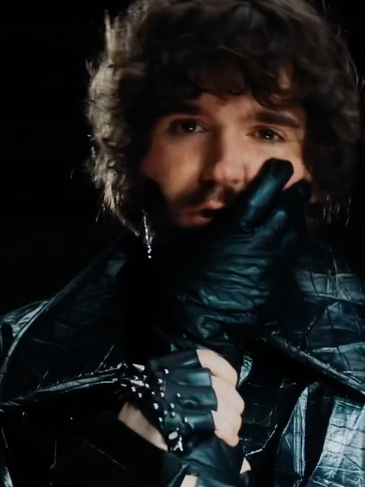 @madeon wearing our spiky gloves from archives collection in his new videoclip 🔥
.
👗 by @samouakes
#madeon #romainthevenin #romaintheveninparis #design #gloves
