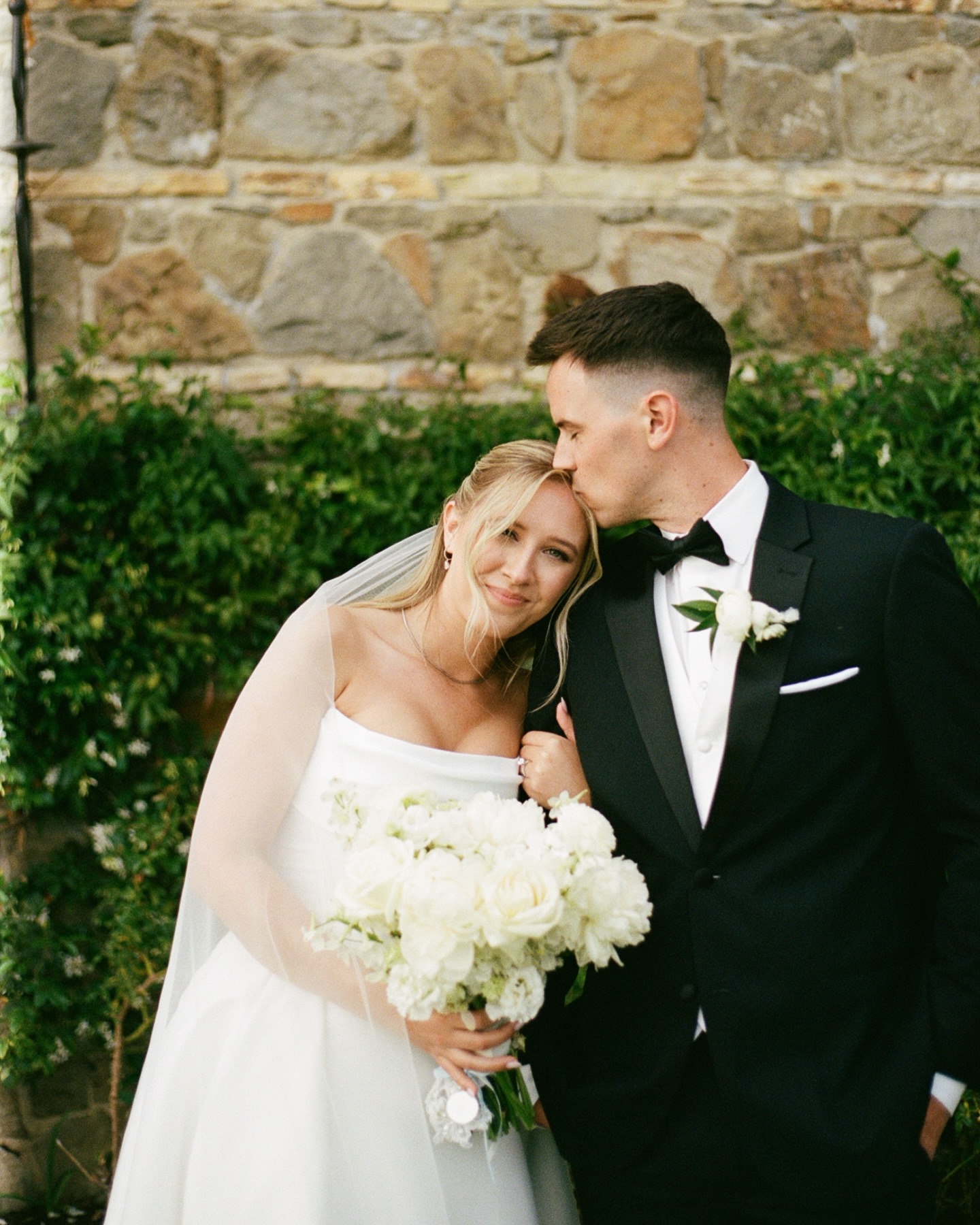 Just the film from this stunning day in LA ✨
Venue @belairbayclub
Planner @stephysbrideguide
Photo @dehaanphoto
Video @edelweissphotos
Content @candidcreation
Florals @julepbloomdesign
Cello & Harp @strangeinterlude
DJ @secondsong_official
Hair and Makeup @marla_hairandmakeup
Live Painter @paint.for.a.purpose @theliveweddingpainterusa
Dress @enblancbride_la @kyhabride
#sandiegoweddingphotographer #socalweddingphotographer