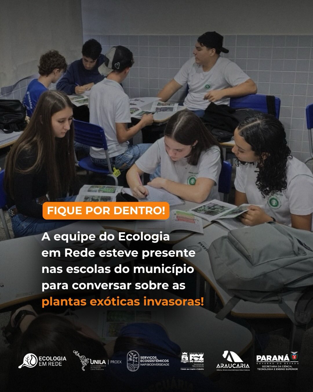 Levando a ciência para dentro da escola! 🌿📚
Durante o encontro com a turma do Colégio Agrícola, apresentamos o guia de campo “Invasoras à Vista!” e realizamos uma atividade prática de identificação de plantas exóticas invasoras. Os estudantes tiveram contato com exsicatas, aprendendo a observar características importantes para reconhecer as espécies e entender seus impactos no ambiente. 🌱🔍
A participação foi super ativa, com trabalho em grupo e muita troca de conhecimentos! E isso é só o começo: nos próximos encontros, teremos saídas de campo para colocar o guia em prática e realizar o monitoramento participativo das plantas invasoras nas áreas verdes das instituições de ensino.
Quer saber mais? Entre em contato com a gente através do e-mail: plantasinvsaroasunila@gmail.com
🔗 Baixe o guia de campo “Invasoras à Vista” de maneira gratuita pelo link na bio!
Texto/Design: Julia Nayara