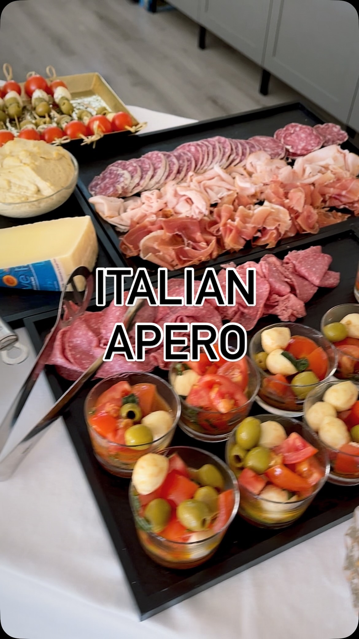 ITALIAN APERO in @purestroke.ch with @physiogolfmarbella and many Special guests! Join the atmosphere of indoor golf 🏌️ 🏌️♀️🏌️♂️⛳️ with some italian vibes! We thank Dear Nicolas for Hosting The Event ! #golf #indoor #indoorgolf #aperitivo #aperol @aperolspritzofficial