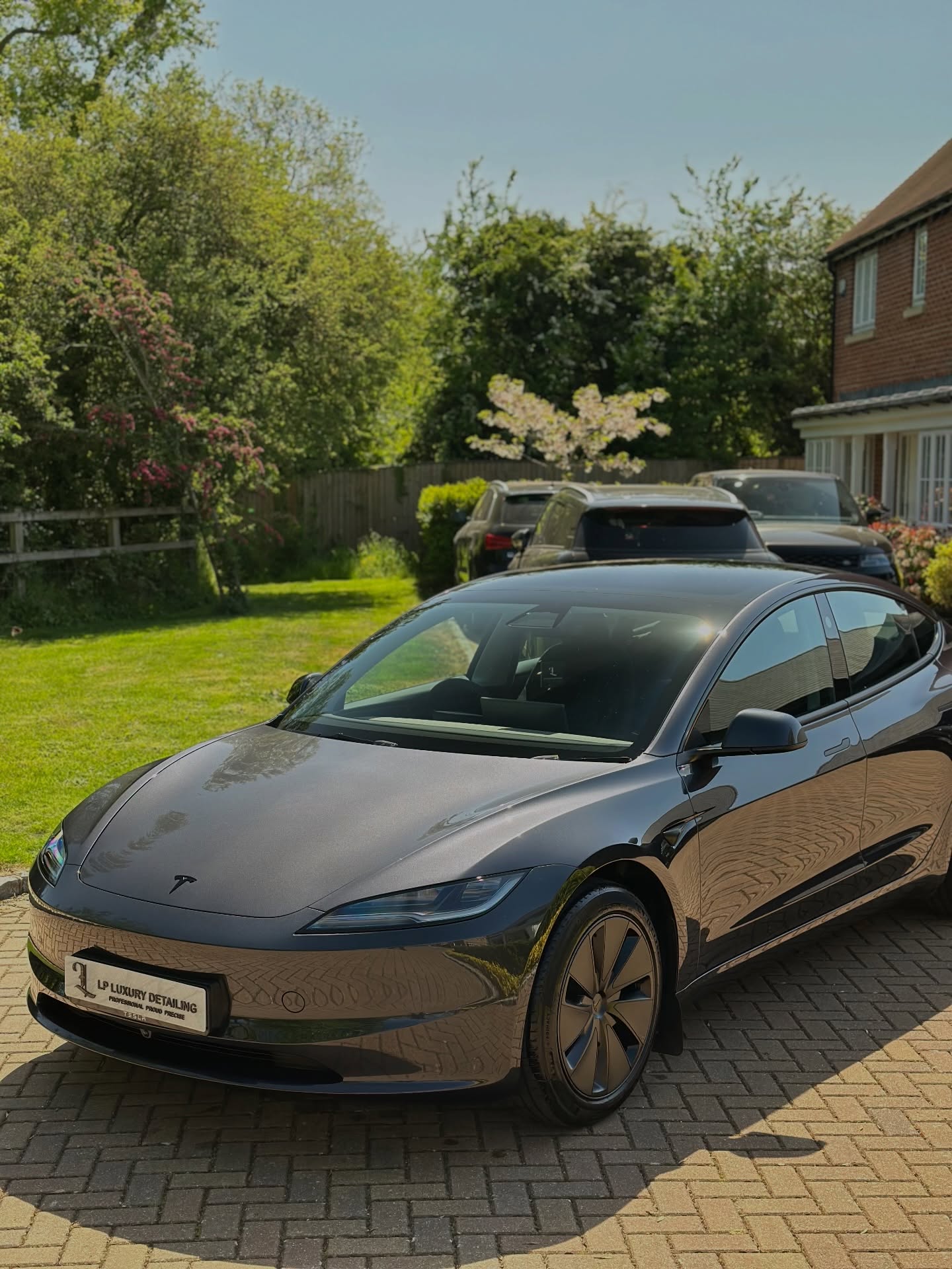 New Tesla gleaming with a 5 year ceramic coating☀️💪🏼
——————————————
📞07394 082896
📩lpluxurydetailing@hotmail.com
💻https://www.lpluxurydetailing.co.uk
📍Bucks, Beds, Herts, Oxsf
#detailing #valeting #luxury #lpluxurydetailing #tesla