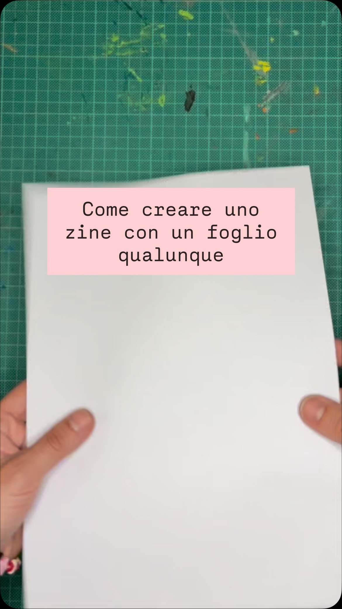 Da un semplice foglio A4 puoi creare un mondo! Pieghi tagli ed ecco pronto uno zine da riempire con le tue idee, i tuoi ricordi. Non devi sapere disegnare devi solo avere tanta voglia di sbizzarrirti. Uno zine è una piccola pubblicazione indipendente diy, low cost e perdonalizzabile! Seguici per altri contenuti così! #zinemaking #creatività #faidate #tutorial #embracewhoyouare
