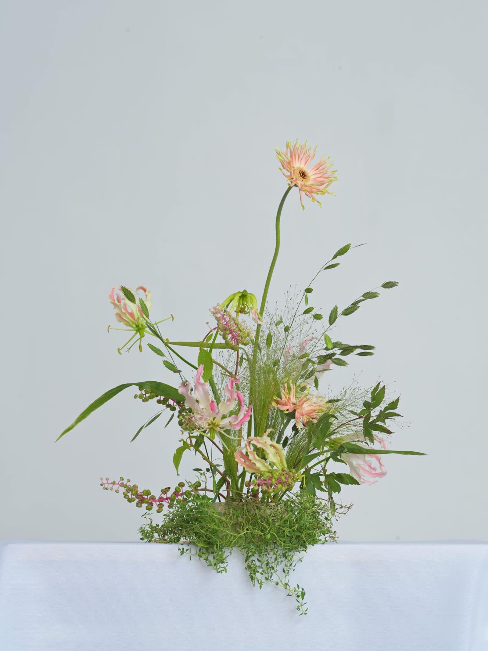 There is a kind of love that asks for nothing.
It simply blooms, quietly, year after year.
Happy Mother’s Day. 🌸
.
Photo by @wymanlee517
.
.
.
.
.
#bayareaflorist #weddingflorist #eventflorist #centerpiece #weddingfloraldesign