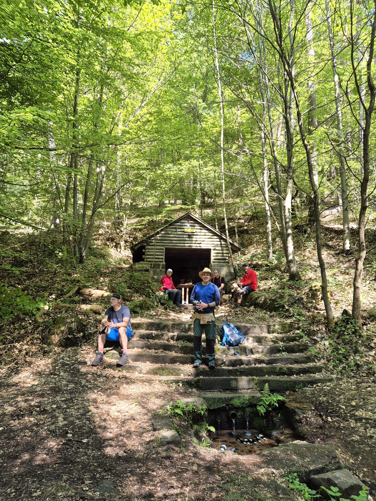Arbeitseinsatz Geissbockweg 💪.
Damit an Pfingsten alles picobello ist, haben wir den Geissbockweg freigeschnitten. Viel Spaß beim bewandern 🥾.
#deidesheim #pfalz #pfälzerwaldverein #pfälzerwald #geissbock