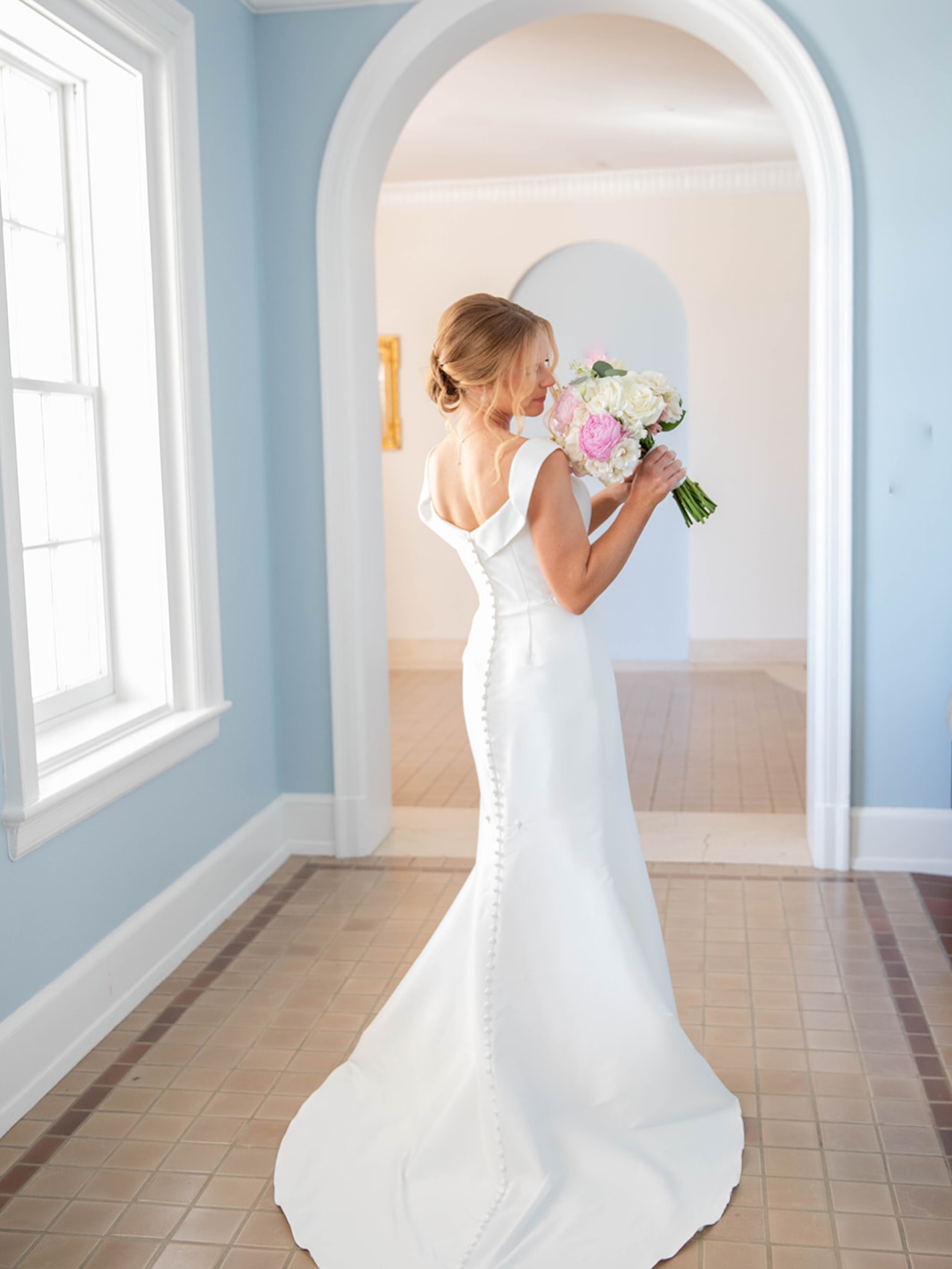 Pretty in Pink💕
.
.
.
.
Photography: @shontereimageboutique
Videography: @hearthappyfilms
Venue: @newcollegeoffl
Catering & Bar: @sarasotacatering
Planning: @bbweddingsevents
Florals: @marynellchadsey_floraldesign
Entertainment @baykingsband
Hair & Makeup: @emvbeautyco
Sweets @publix
Rentals As rental
Spray tan @
The dress @sbb_bridal
.
.
.
#bbweddings #weddings #sarasota #sarasotaweddingplanner