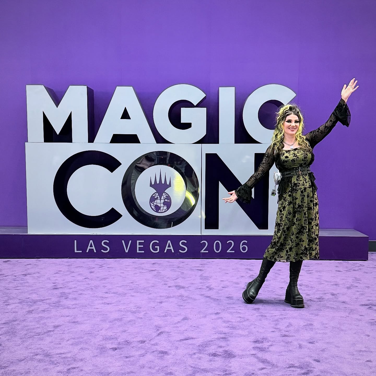 Today is the last day of #mcvegas , I’ve been a busy bee working the event and doing portfolio reviews. Don’t be shy and make sure to say hi today :)
I’ll have my pin trade binder with me all day.
#wotcstaff