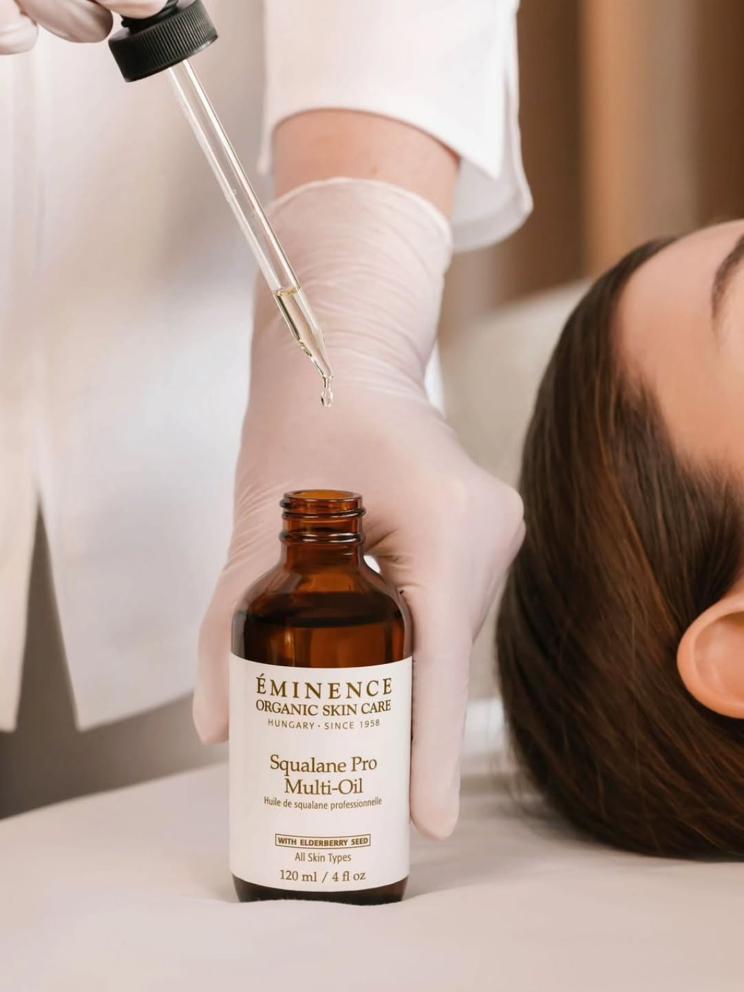 Have you felt the Squalane Pro Multi-Oil in the treatment room? Drop a 🤍 if yes!
Squalane, bisabolol, elderberry seed and jojoba oil come together in a formula that’s perfect for massage and dermaplaning😍
Reposted @eminenceorganics
#AdvancedActives