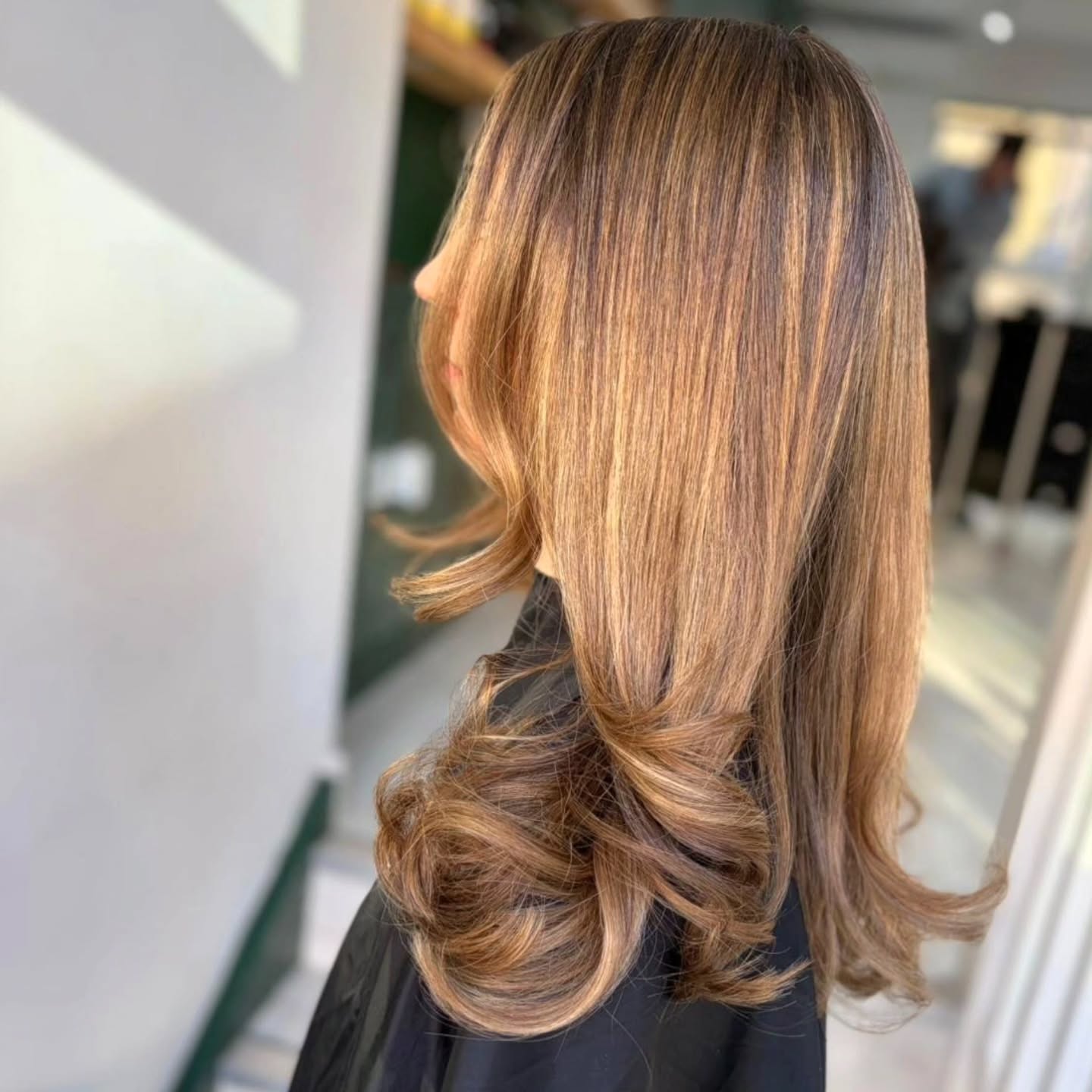 Soft dimension, effortless glow ✨
This subtle balayage melts seamlessly for that sun-kissed, lived-in look 🤍
Low maintenance, high impact — just how we like it.
Hair magician: Max 🤗
Using @natulique_uk products
✂️ @margauxsalon.london
#balayagehair #subtlehighlights #haırtransformatıon #naturalglow #naturalproduk