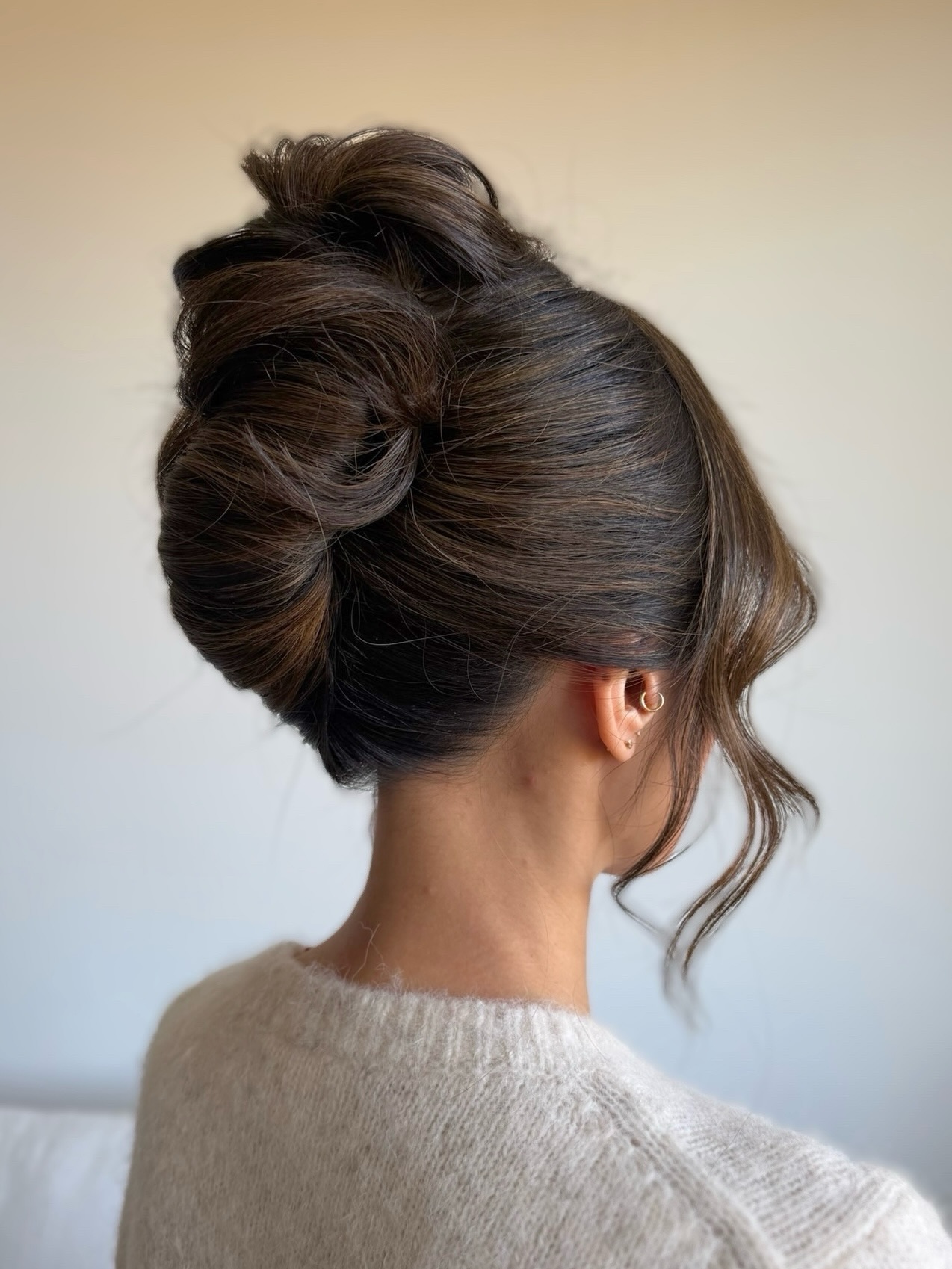 Gorgeous upstyle twist by stylist JODIE 💫
If you’d like to see if JODIE is free for your date, please get in touch via the link in our bio x