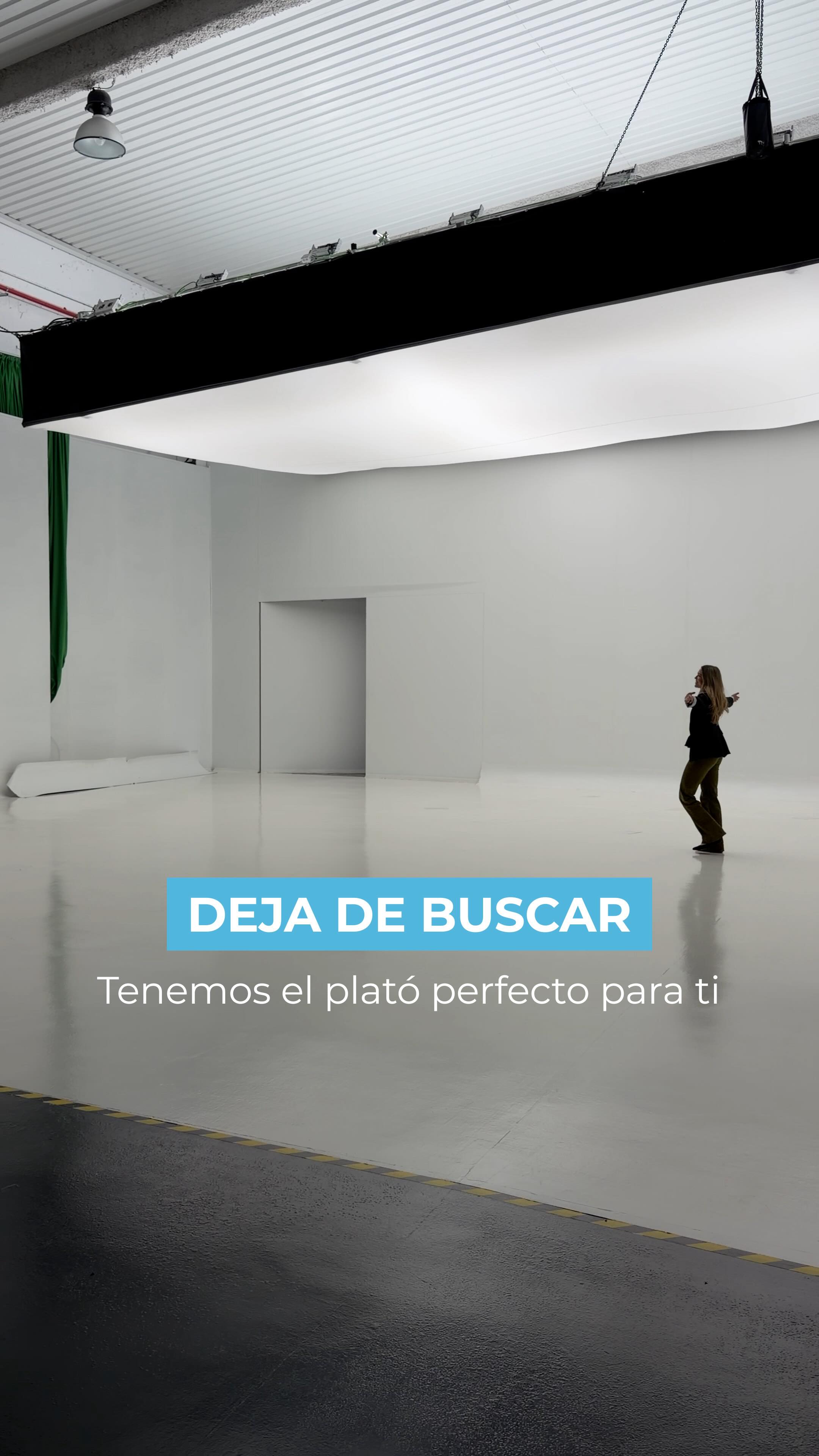 ¿Buscas el escenario perfecto para tu próximo gran proyecto?
En Infova Visual Works abrimos las puertas de nuestras instalaciones para mostrarte dónde ocurre la magia. Contamos con diferentes platós diseñados para ofrecerte la máxima versatilidad: desde sets de rodaje de gran superficie para producciones de gran formato, hasta espacios configurables con pantallas y fondos de alta calidad para tus presentaciones o rodajes.
Un recorrido por nuestros espacios donde la técnica y el diseño se unen para que tu marca brille con luz propia.
¡Ven a conocernos y elige el tuyo!
#produccionaudiovisual #publicidad #photography #estudiodegrabación #filmmakers