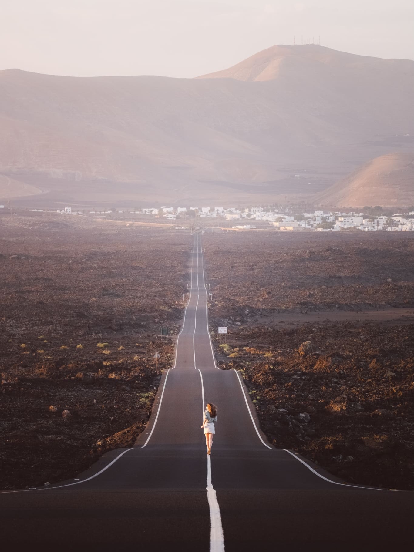 Wohin geht’s für euch als Nächstes?
Wir sind neugierig: Habt ihr schon Reisepläne für den Sommer oder vielleicht sogar für Herbst und Winter?
Wir planen gerade fleißig unseren Sommer Roadtrip nach Norwegen. Abgesehen davon sind wir dieses Jahr irgendwie noch ziemlich unentschlossen.
Lasst also super gerne ein bisschen Inspiration in den Kommentaren für uns da ✨💕
.
.
#reiseplanung #travelinspiration #urlaub2026 #lanzarote #reiseideen