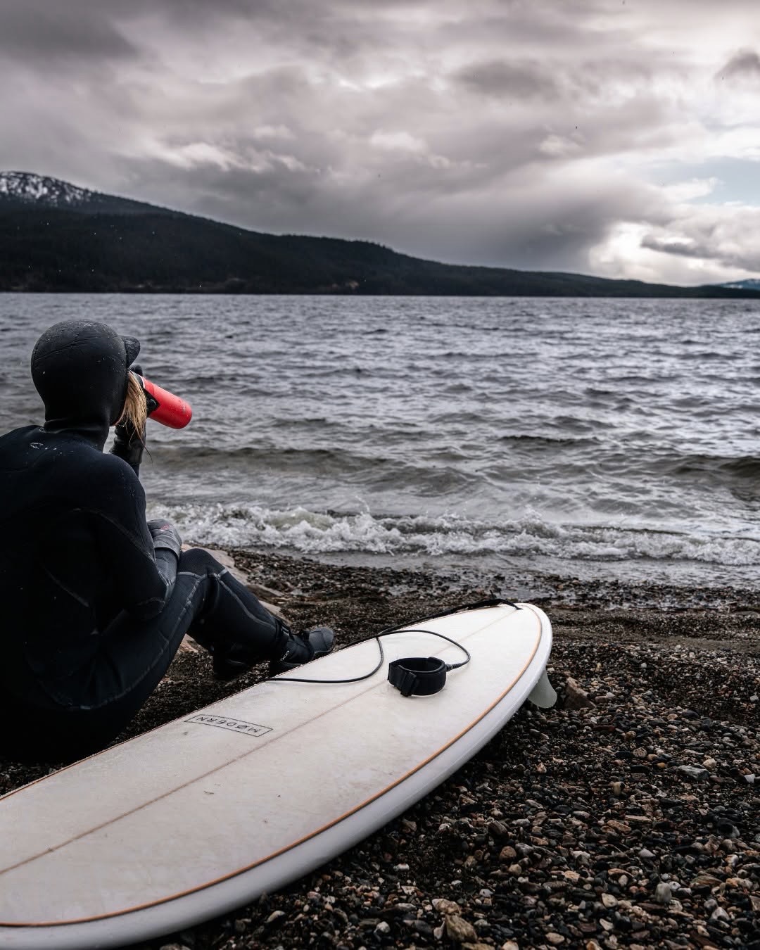 Rhythm of the waves. Warmth in your hands. 🌬️ The Mika Wide Insulated Mug is built for the quiet moments in between.
Grab yours now via the link in the bio.
#primusequipment #outdoorgearstore #surfing #adventureseeker #outdoors