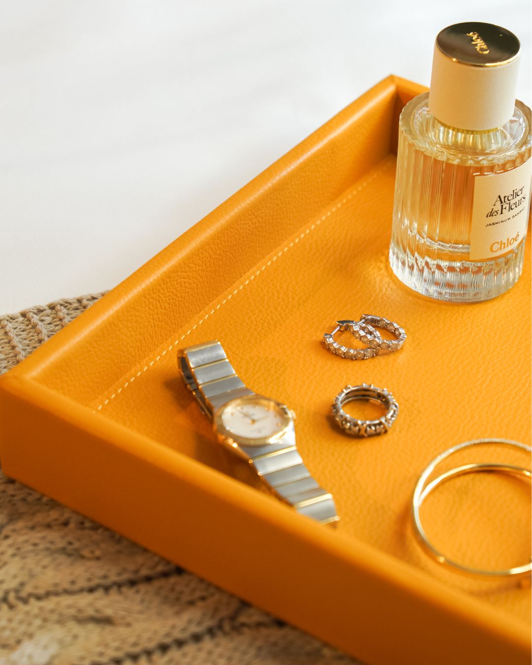 There are objects that call for a place worthy of what they represent.
When gathering elements that are so personal, Aria Home pieces become more than support. They begin to structure small rituals. Time slows down, the gesture becomes more conscious, and everything finds a more precise way to exist.
When the essential is well placed, everyday life takes on a different quality.
#LeatherTray #LeatherDesign #AuthenticLeather #HomeDecor #InteriorDesign