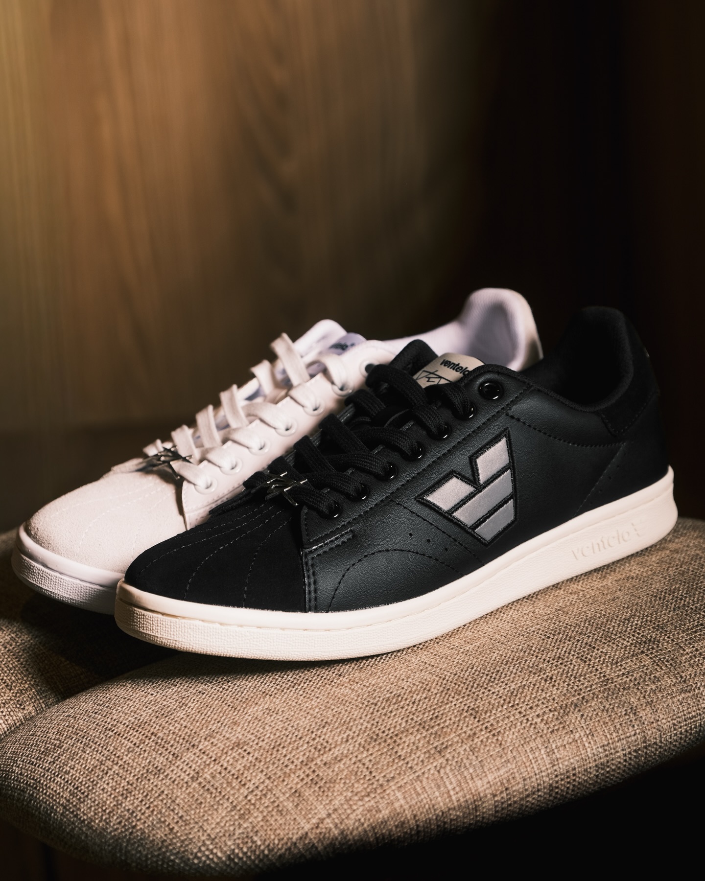 Kalau nyaman dipandang itu dijadiin sepatu, mungkin hasilnya bakal kayak gini.
Ventela RF - edisi spesial kolaborasi bersama @rizkyfbian
Clean silhouette, smooth detail, dan vibe yang manis tanpa maksa.
429.800 IDR
Tinggal pilih: black atau white duluan yang masuk wishlist 🤍🖤
#VentelaRF #VentelaXRizkyFebian