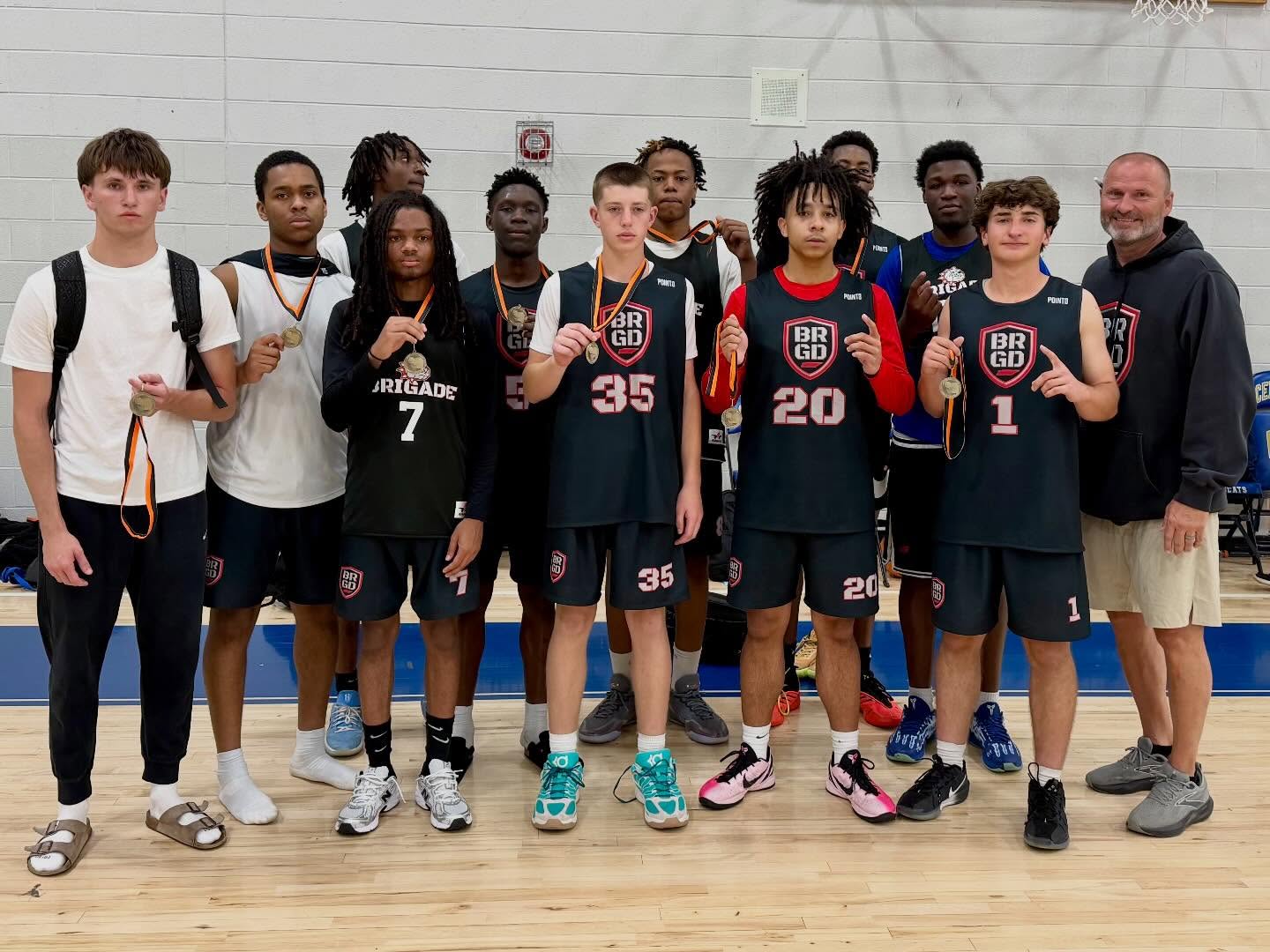 🏆CONGRATS to the #BRIGADE2027 team… MTBS Spring Fling CHAMPS (4-0) in the 11th Division!
#theBRIGADEway🔴⚫️