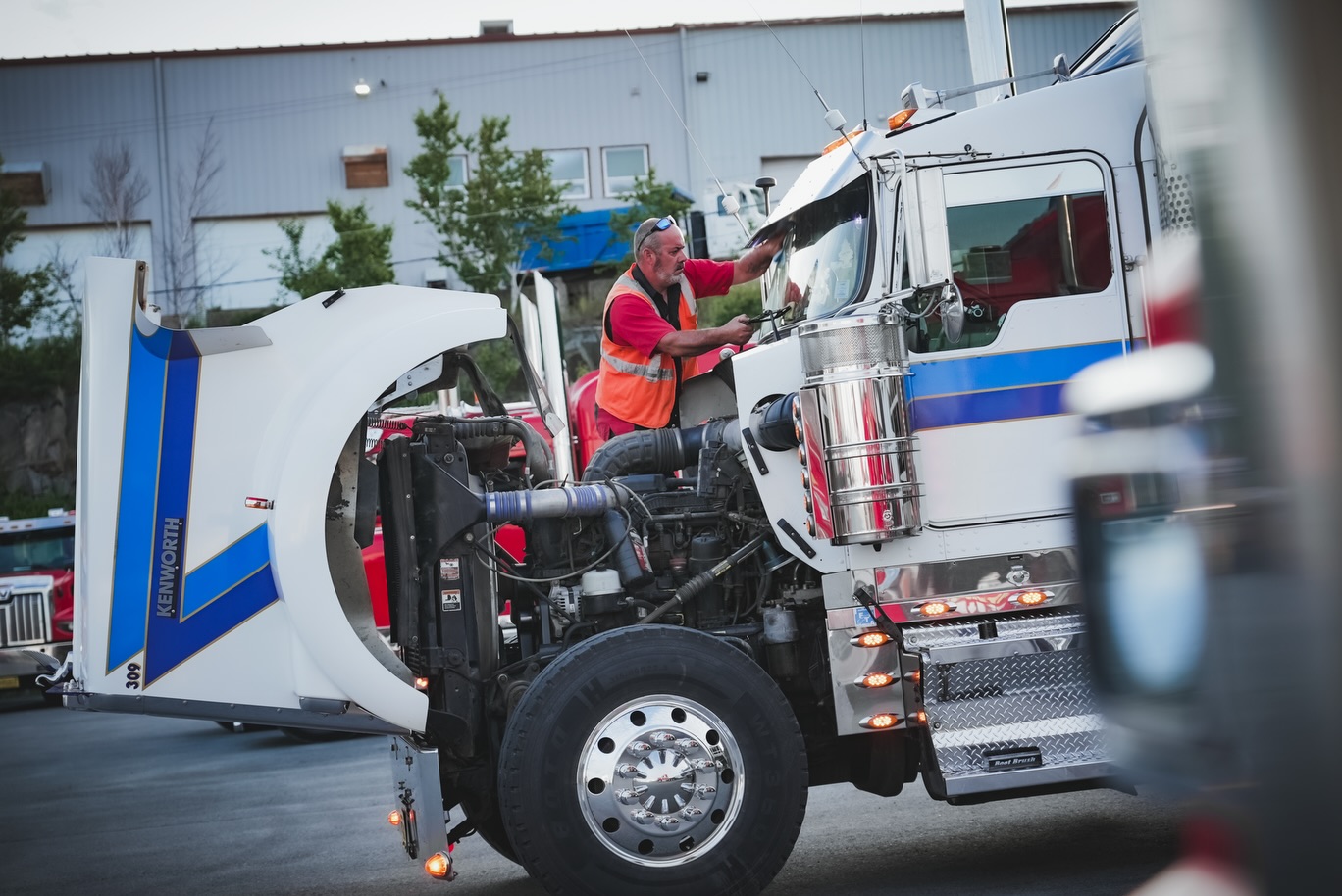 Behind every successful haul is a team that takes pride in the details.
At Atlantic Tiltload, we’re proud to work with an incredible network of brokers who represent our name with professionalism and care. They keep their trucks in top condition, ensuring your loads move fast, safe, and efficiently, every time.
That commitment is what keeps everything rolling.
📞 Give our Dispatch team a call to schedule your next haul:
Nova Scotia: (902) 468-9438
New Brunswick: (506) 343-4412
#AtlanticTiltload #HeavyHaul #TransportationExperts #FreightSolutions #KeepItMoving