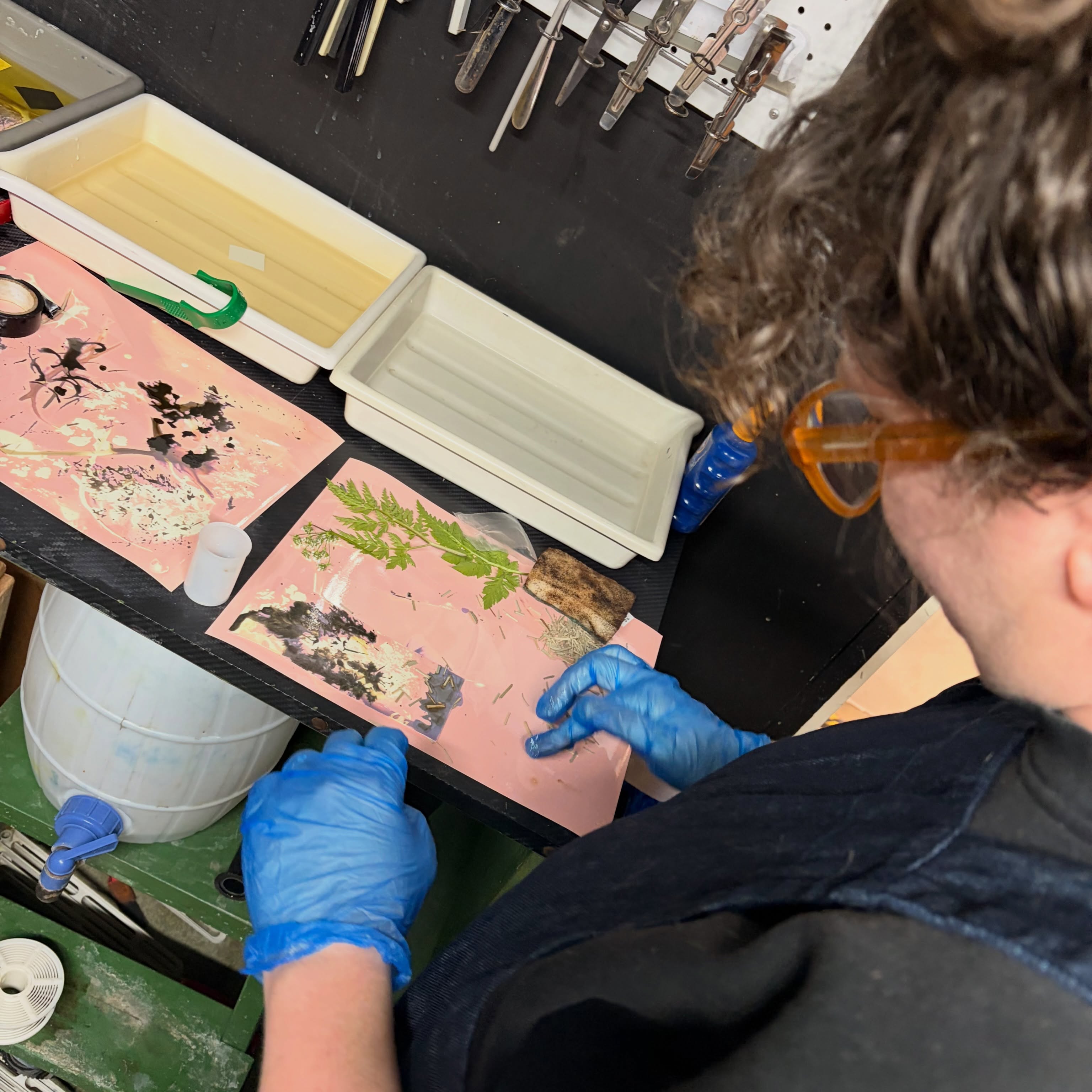 Had the joy of welcoming Lauren & Sarah for a chemigram workshop last week! Followed by a cafenol development workshop with Faye 💌