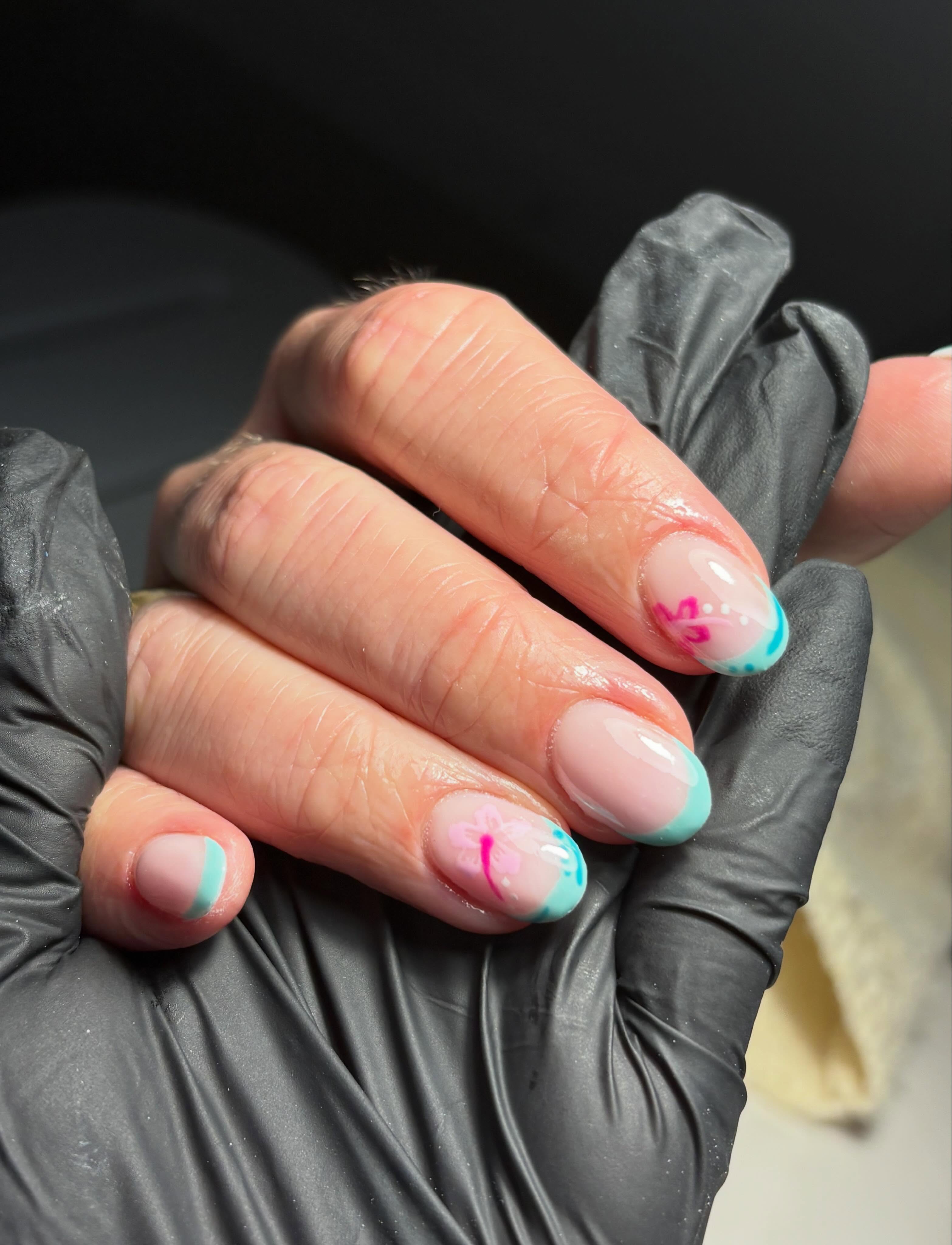 Hibiscus season 🌺
#hibiscusflower #biab #stamfordnails #nailart #jadedbeautystamford