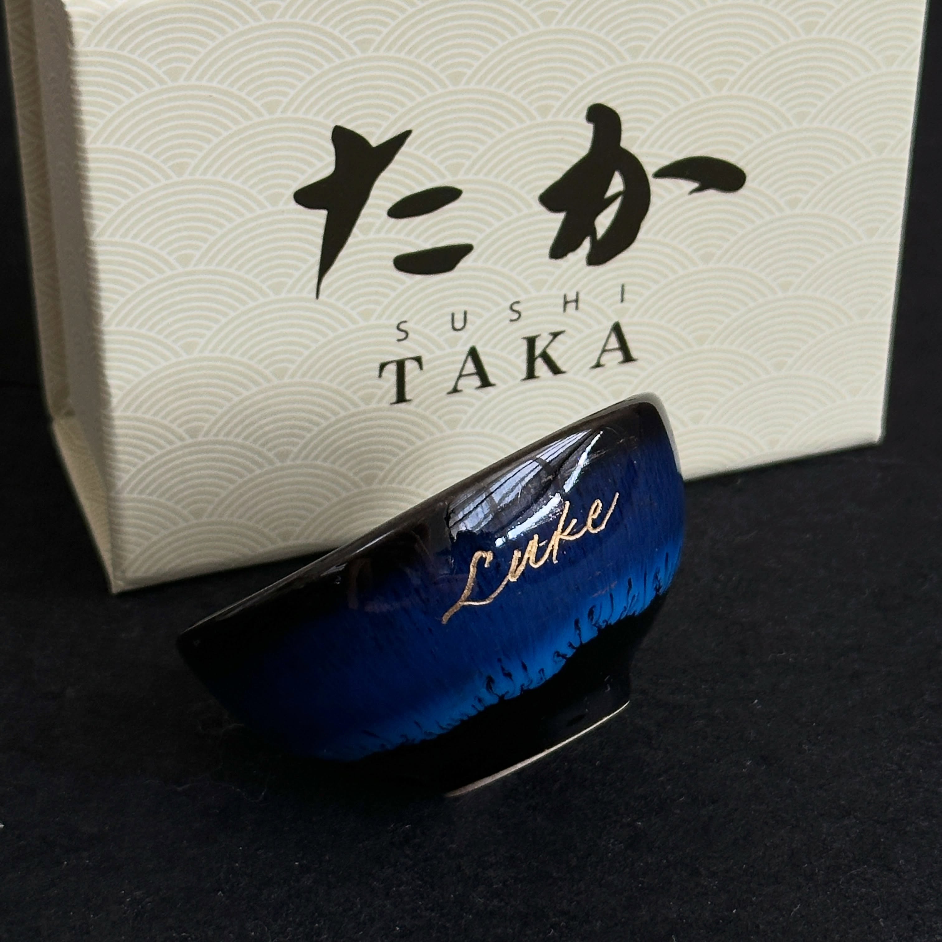 Personalized because basic cups simply weren’t enough 🍶💙
.
.
.
#engravesakecup #engravingcalligraphy