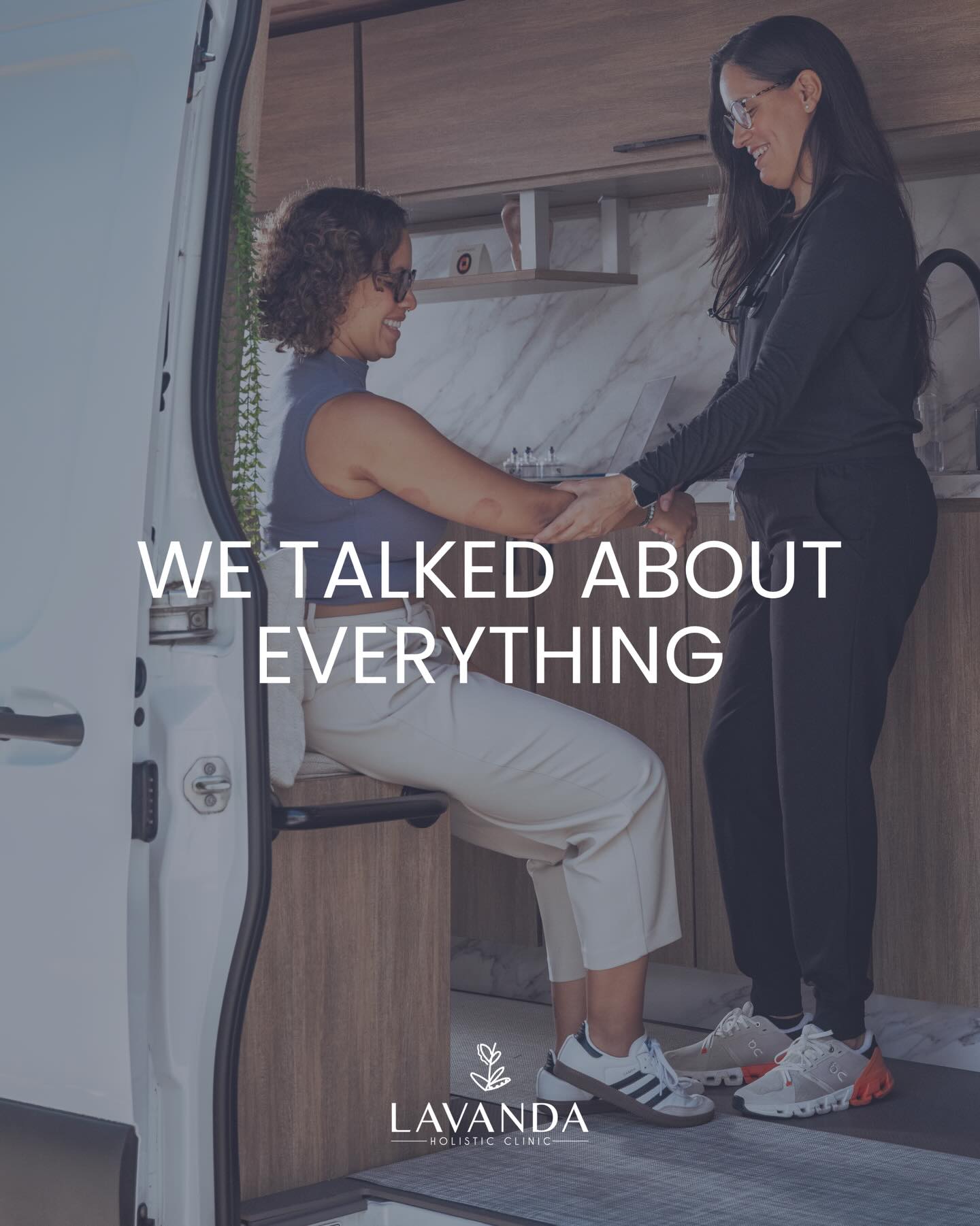 Nothing is off limits.
In our virtual and mobile visits we talk about it all—your symptoms, your routines, your stress, your nutrition, your hormones, your environment… the full picture.
Because when care comes to you, it should feel personal, intentional, and thorough—not rushed.
What to expect:
A space where you feel heard
A conversation that goes beyond the surface
A plan that actually fits your life
This is integrative care, wherever you are. 🌿🚐
—
En nuestras consultas virtuales y móviles, nada se queda fuera.
Hablamos de todo—tus síntomas, tus rutinas, tu estrés, tu alimentación, tus hormonas, tu entorno… el panorama completo.
Porque cuando el cuidado llega a ti, debe sentirse personal, intencional y completo.
Qué puedes esperar:
Un espacio donde te sientas escuchado/a
Una conversación que va más allá de lo superficial
Un plan que realmente se adapte a tu vida
Esto es cuidado integrativo, estés donde estés.