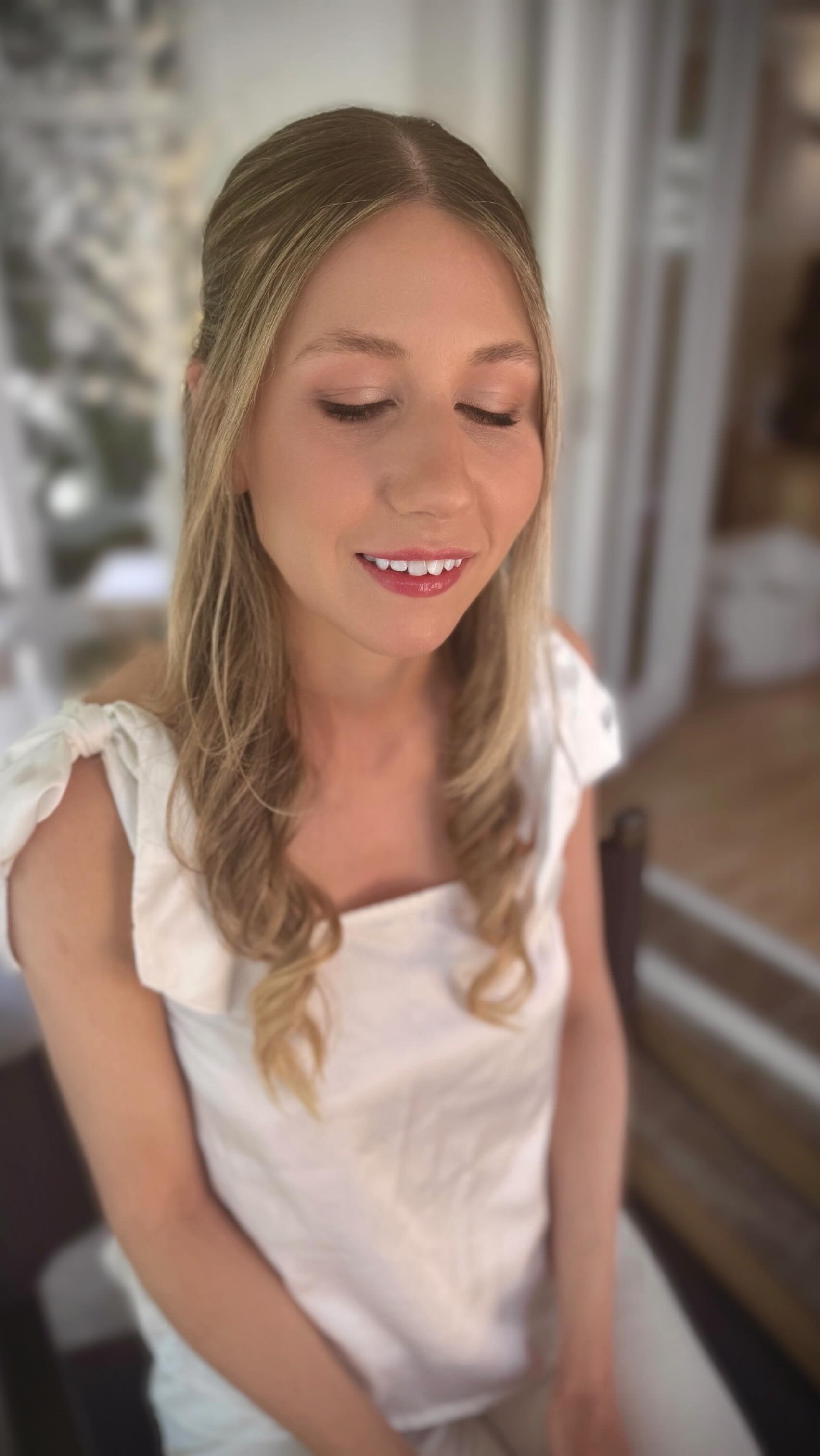 We kept the makeup really light and natural for beautiful Charlotte and she looked amazing and felt beautiful, but like herself for her special day on the first day of May on Friday. Thank you Charlotte, was a pleasure 🤍
Congratulations 🥂
#naturalmakeuplook #lightmakeup #naturalbride #naturalmakeup #softmakeup ❤️