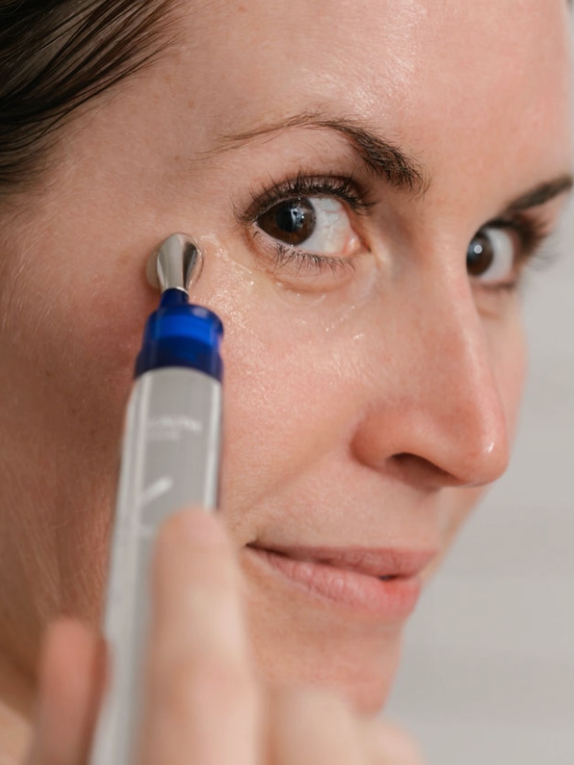 @zoskinhealth growth factor eye serum is powered by advanced growth factors, this lightweight serum helps support skin renewal, soften the look of fine lines, and improve overall firmness around the delicate eye area. With a blend of peptides and hydrating ingredients, it works to strengthen the skin barrier while visibly smoothing and brightening tired eyes.
Think:
• Smoother-looking fine lines
• Firmer, more lifted appearance
• Hydrated, refreshed under-eyes
The cooling applicator adds a de-puffing effect, making it the perfect morning (and pre-event) go-to.
Bright, rested, and effortlessly refreshed available in clinic.
