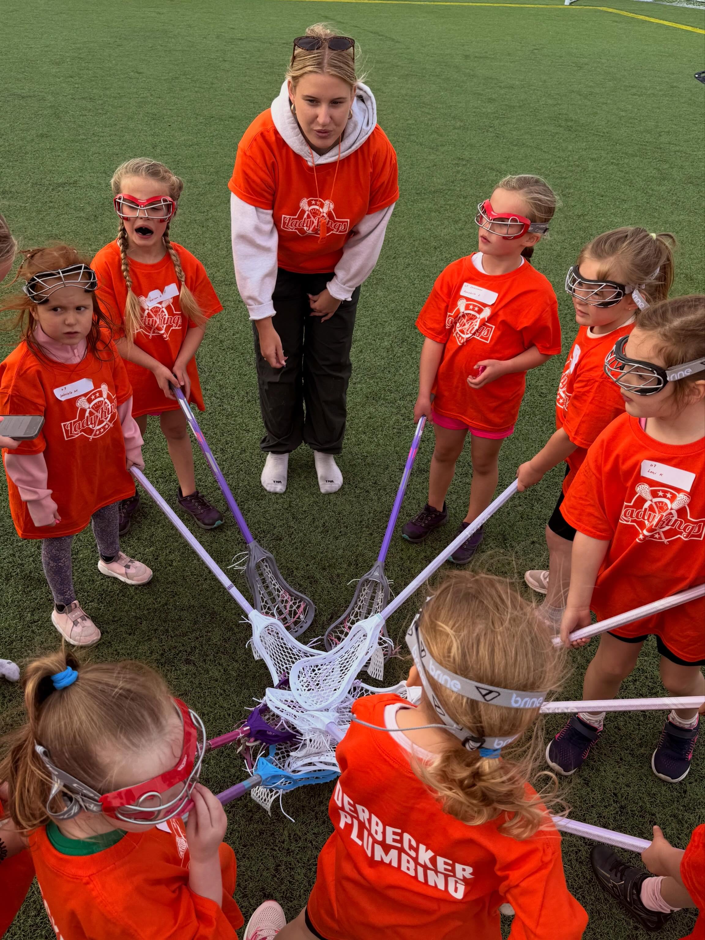 First night of house league is in the books and it couldn’t have been better 🙌
Perfect night on the field, and so good to see a mix of new faces and returning players out there having fun! This is what it’s all about 🥍
Huge thank you to our volunteers, coaches, and sponsors—this program doesn’t run without you!
And a special shoutout to our VP of House League, Denise, who truly is the glue that holds it all together ❤️
#OrilliaOn3 #OrilliaLadyKings #LaxLife #Lacrosse #GirlsWhoLax