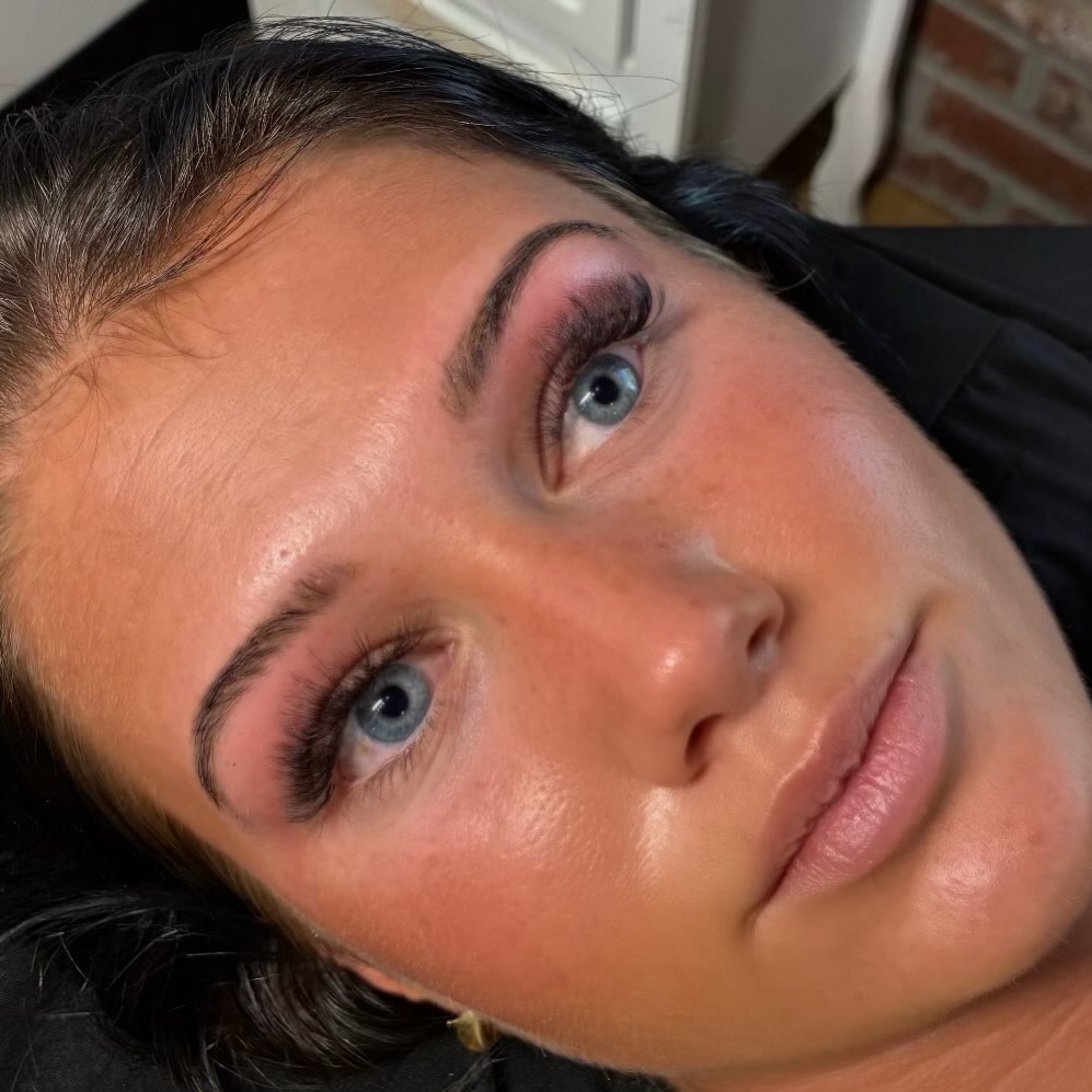 Soft glam, effortless beauty, and lashes that stay FULL all month long ✨🤍
This gorgeous wispy volume set is the perfect example of why our clients love being part of the LC Lash & Brow Bar membership 💕
Priority booking, consistent fills, exclusive savings, and always waking up feeling put together 😍
Your lash era starts here ✨
DM us to join the membership today!
#LCLashAndBrowBar #AtlantaLashes #VolumeLashes #wispylashes