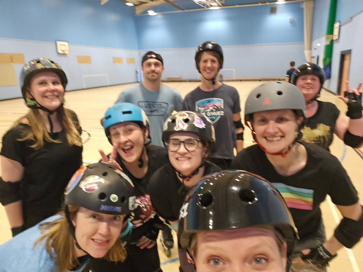 Tonight's session was a mish-mash of a couple of session plans where I cherry picked the stuff that hurts for a pain and suffering session!
My asthma came back with a vengeance, there were some incredible falls and lots of confusion in the cool down.
I love Thursdays ❤️
Why not join us sometime? Www.skatefitness.co.uk to book your slot
#skatefitness #fitnesscanbefun #teambeetroot #rollerskating #asthmaattack