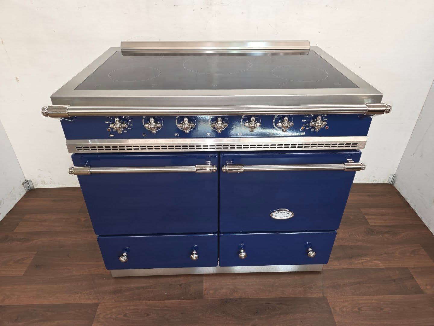 We are open to enquiries on this beautiful Lacanche Cluny 100cm All Electric Induction Range Cooker in a super rare Dark Blue & Chrome combination.
Free Delivery & 12 Months Warranty
**Professional Installation & Commissioning Available**
AVAILABLE UNTIL IT'S NOT ‼️
_______________________________________________________________________
©️ Lancashire Cookers
Range Cooker Specialists since 2008
Finest Range Cookers
🌐: www.lancashirecookers.co.uk
📲: 07944882393
📧: lancashirecookers@outlook.com
Google 5 Star rated business ⭐️⭐️⭐️⭐️⭐️
For genuine enquiries please do not hesitate to contact us.