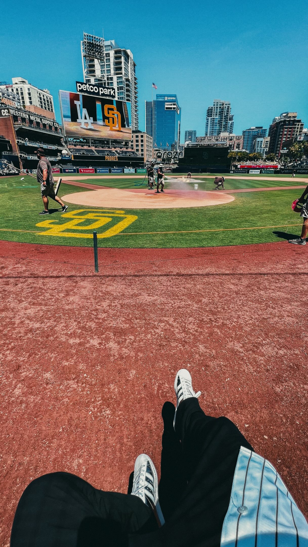 One of the many perks of having our office in Downtown San Diego📍💻
@mia.candido headed straight from work to the @padres game! ⚾️
#INOVATORY #sandiegopadres #eastvillage #downtownsandiego