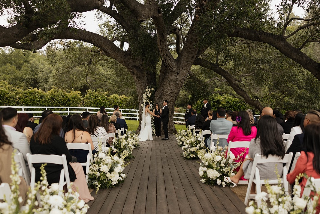 We are gearing up for another wedding weekend here at Circle Oak! In the meantime, we’ll be swooning over these gorgeous photos from F & M wedding last spring ✨✨✨
• Midweek wedding question 💍 •
We want to know, what song did you walk down the aisle to? 🎶 👰♀️ TAG A FRIEND ❣️
Photography: @lzgphotography
Floral: @sunflorco
Beauty: @curlycamille @chelseaenglishmakeup_
Attire: @thewhiteflower
#2026wedding #2027wedding #socalwedding #sandiegowedding #temeculawedding