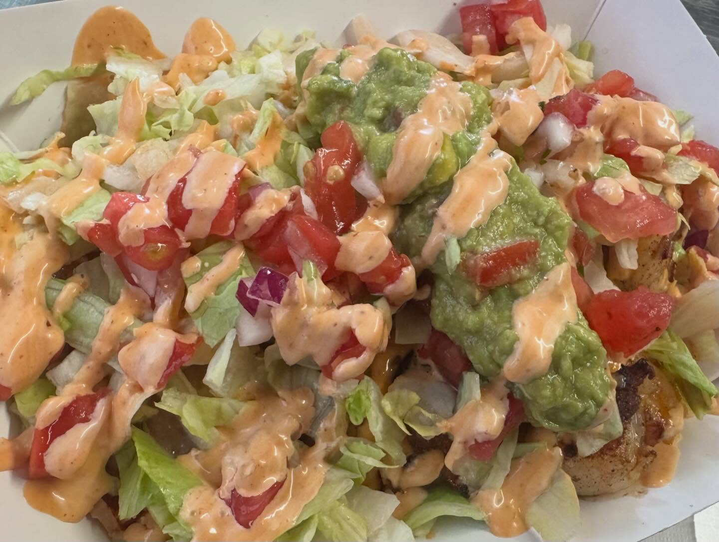 🚨 Saturday Specials 🚨
We’ll be at Plaistow Public Library today from 11–2:30 ☀️ Don’t miss the plant sale they are having at the library too 🪴
🔥 Today’s Specials:
🥟 Fiesta Chicken Empanadas
💥 Crunchwraps
Choice of beef or pork
🥣 Pollo Verde Bowl
Sautéed chicken, onions, peppers & mushrooms over rice and beans with queso, verde salsa, sour cream & pico de gallo
🌮 Verde Street Tacos
Chicken or pork carnitas
🍤 Creamy Chipotle Shrimp
Available as a bowl or tacos
🌮 Creamy Chipotle Chicken
Available as a bowl or tacos
📲 If we don’t answer, we’re probably busy at the window — give us a call back in a few minutes 😊
603-475-4898