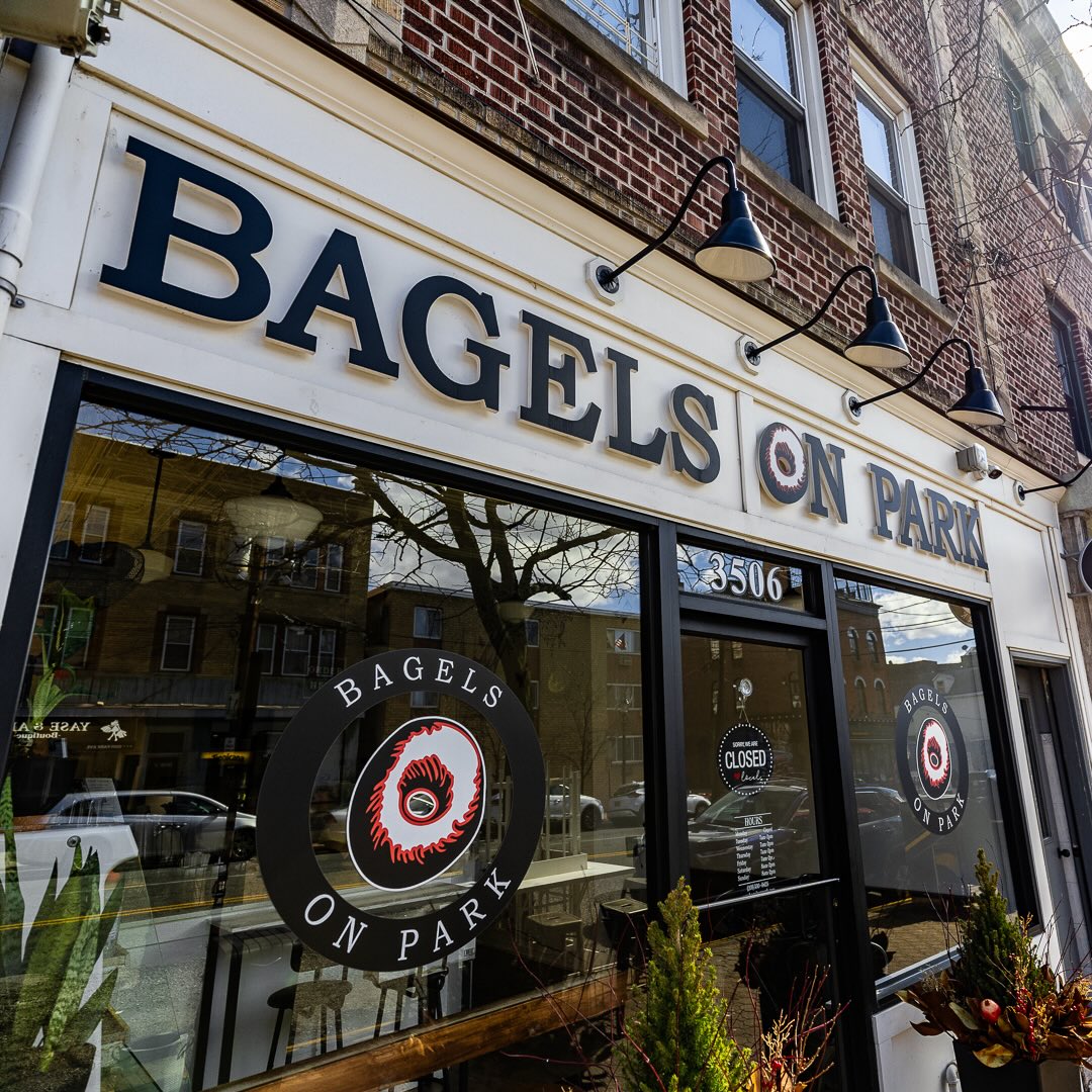 When you see this sign you already know youâre in the right place. đ„Ż
Built for the neighborhood, this is your early morning coffee, your quick lunch, your slow weekend stop. Bagels, sandwiches, and coffee done right, in a place that just feels easy. #BagelsonPark
#bagels #nj #njeats #njfoodie