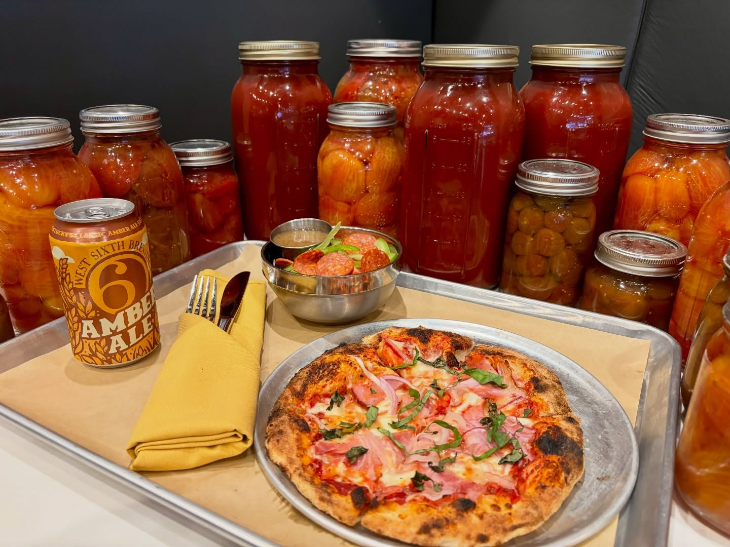 Need to grab some lunch? We’ve got you covered. 🍕🥗
Come in today and Friday from 11AM–5PM for our lunch special! Happy hour is 3PM-5PM🍻
#MamaDevechios #LunchPlans #HappyHour #EatLocalKY #ItalianDining