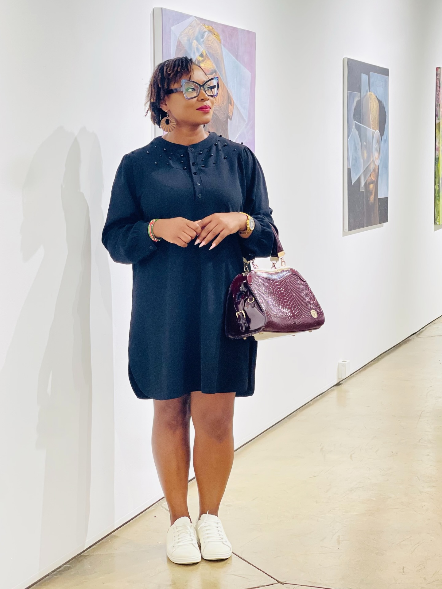 Went to an Art Gallery and now I'm wishing I was more 'cultured' to actually understand what it is I was looking at. Last slide is me pretending to know what I'm looking at....
Anyways...new work and collaborations loading!
#artgallery #saturday